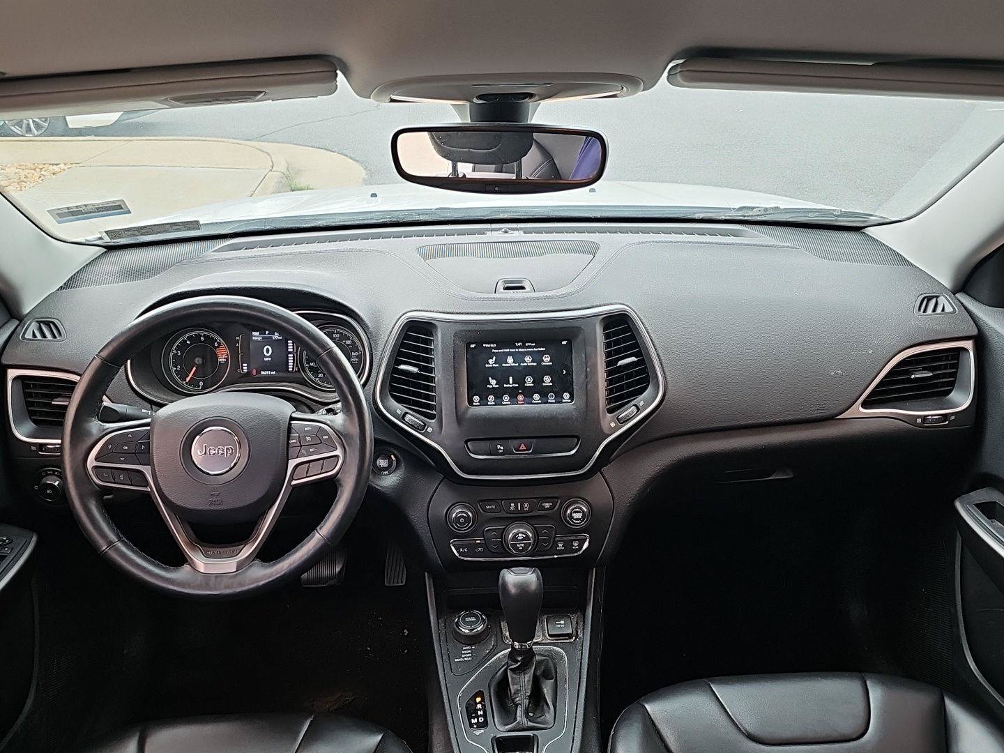 Used 2019 Jeep Cherokee Latitude Plus w/ Comfort/Convenience Group AWD/4WD image 9