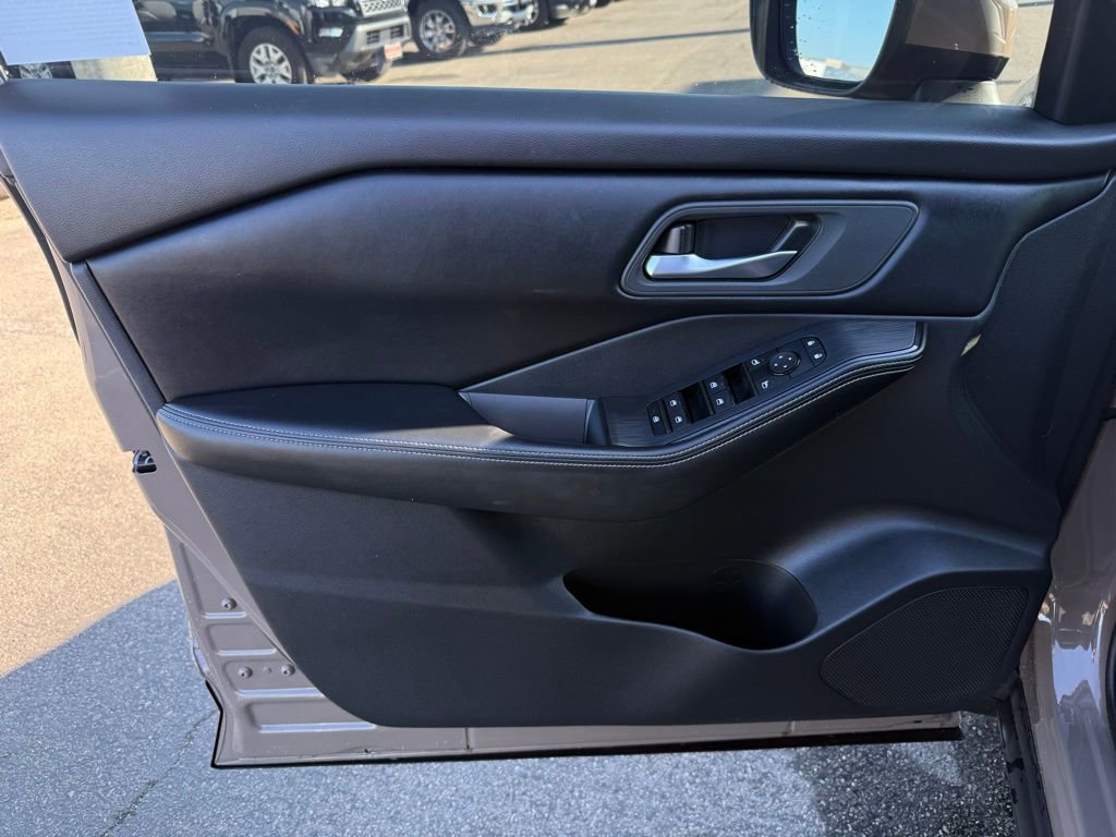 Certified 2024 Nissan Rogue SV image 19