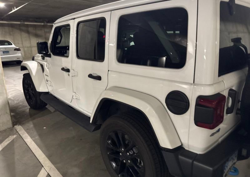 Used 2023 Jeep Wrangler Unlimited Sahara w/ Cold Weather Group AWD/4WD image 3