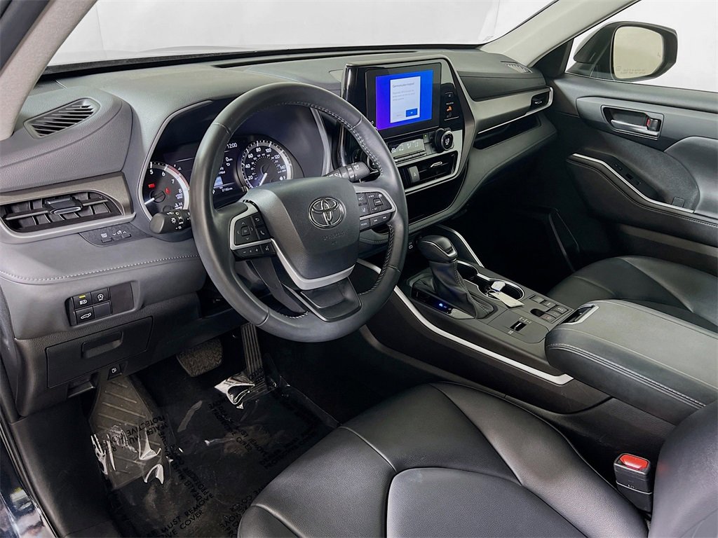 Certified 2024 Toyota Highlander XLE image 10