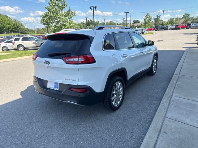 Used 2017 Jeep Cherokee Limited w/ Luxury Group FWD image 4
