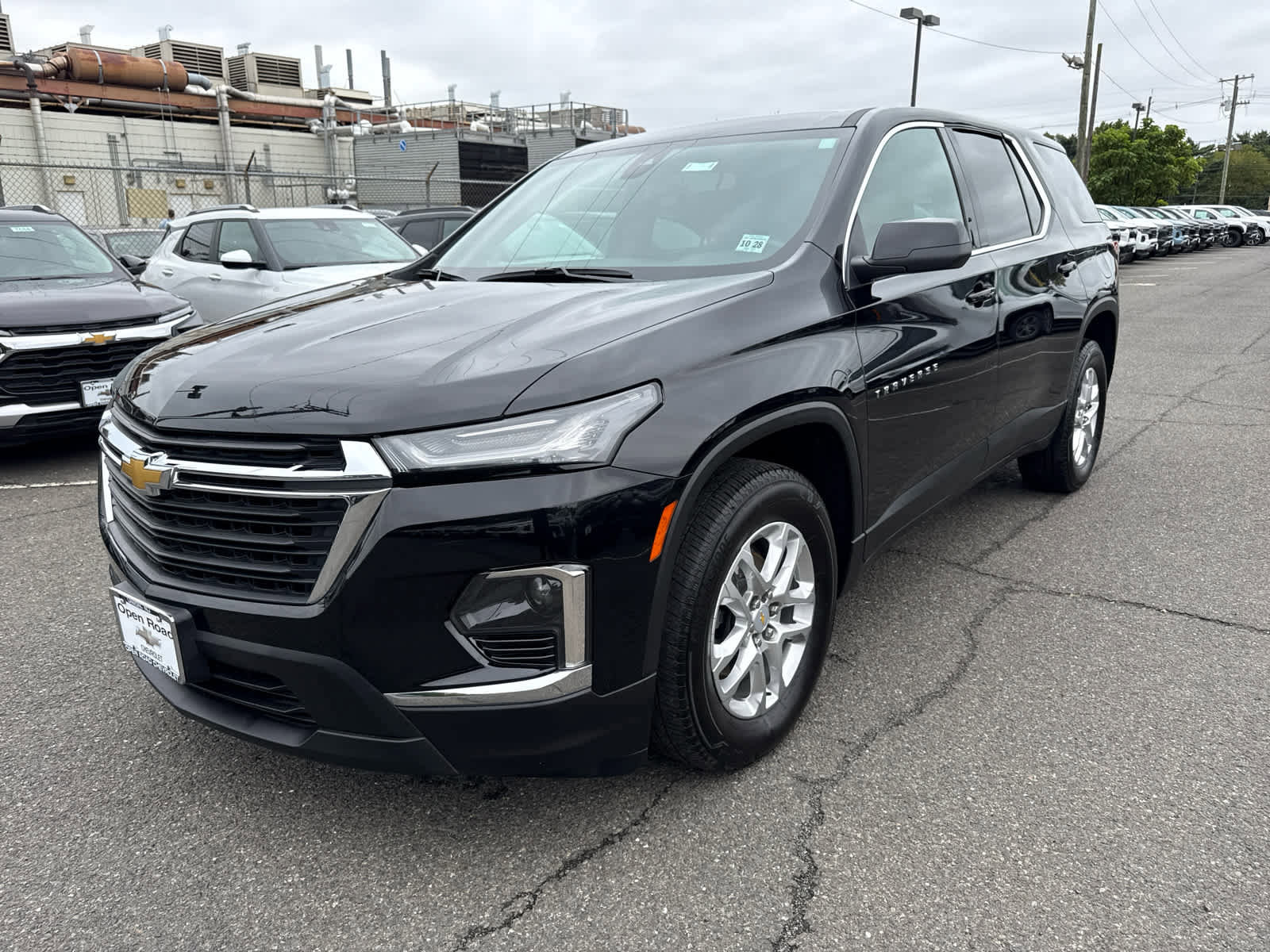 Used 2023 Chevrolet Traverse LS image 4