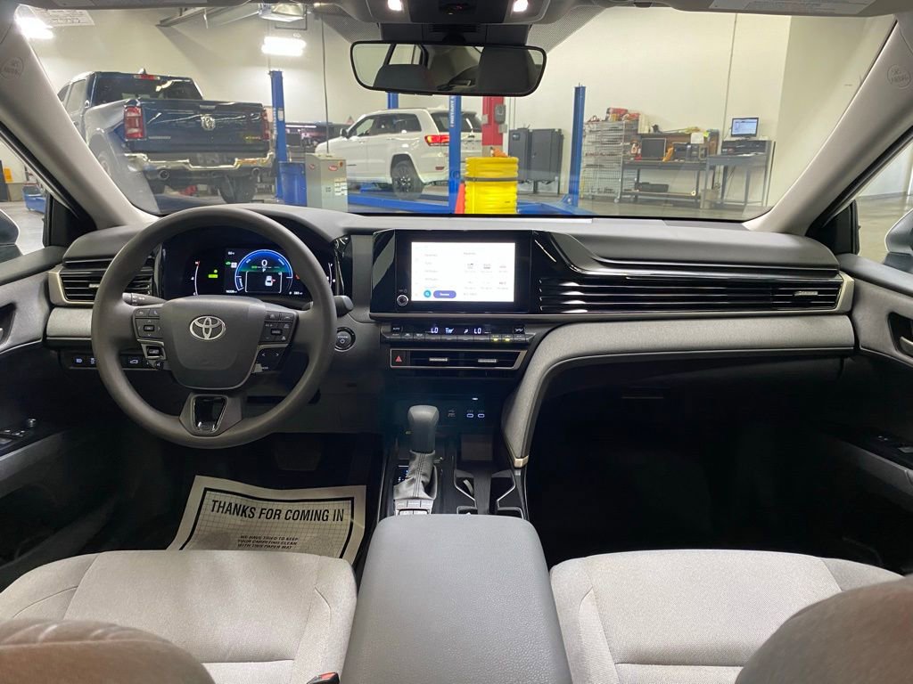 Used 2025 Toyota Camry LE w/ Convenience Package image 31