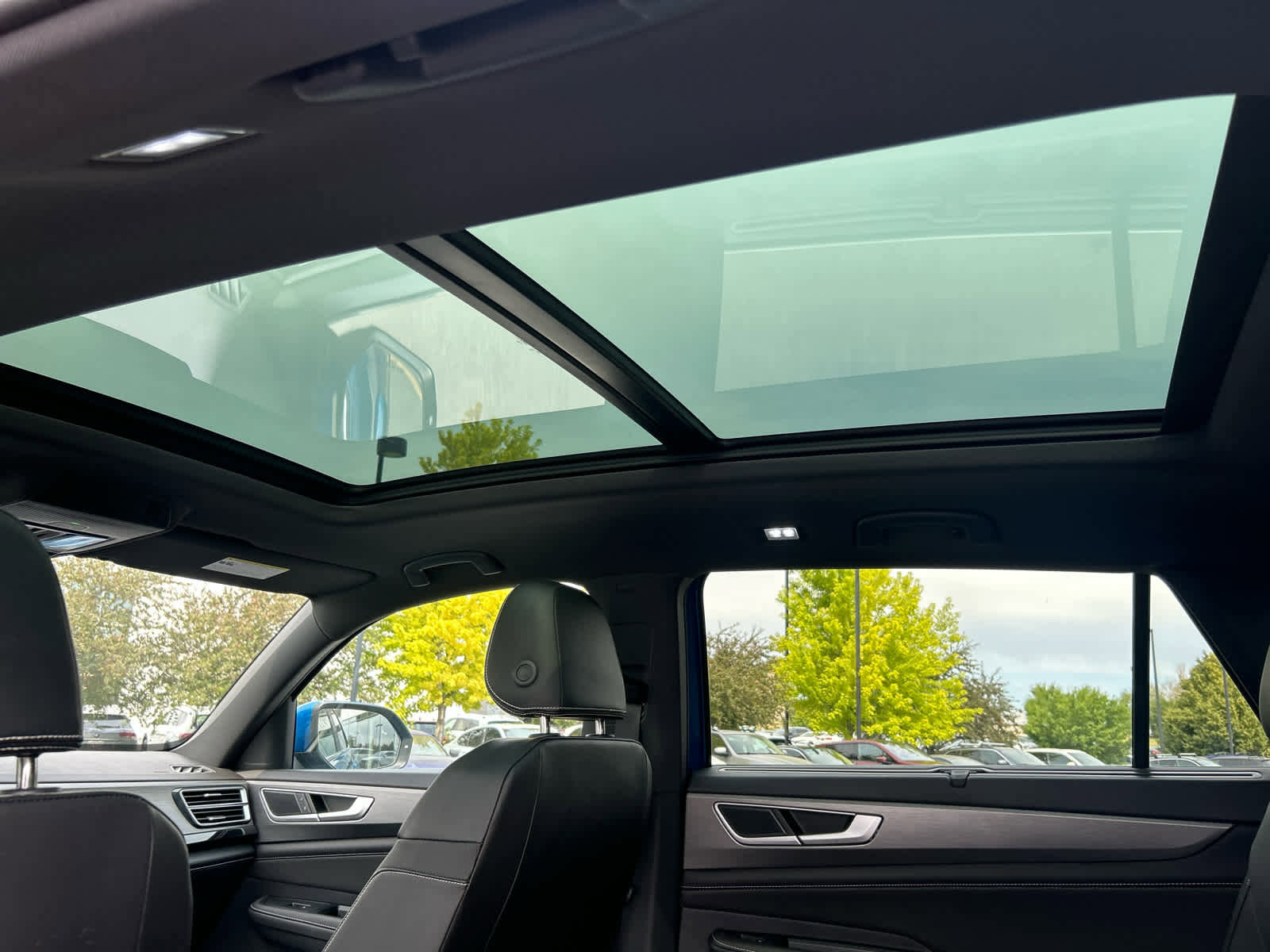 Used 2024 Volkswagen Atlas Cross Sport SE image 17