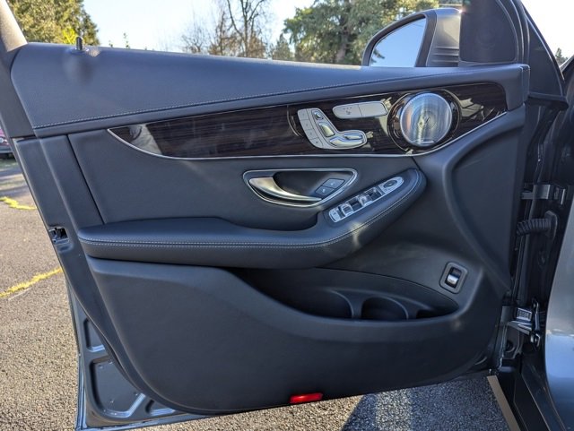 Used 2017 Mercedes-Benz GLC 300 4MATIC image 10