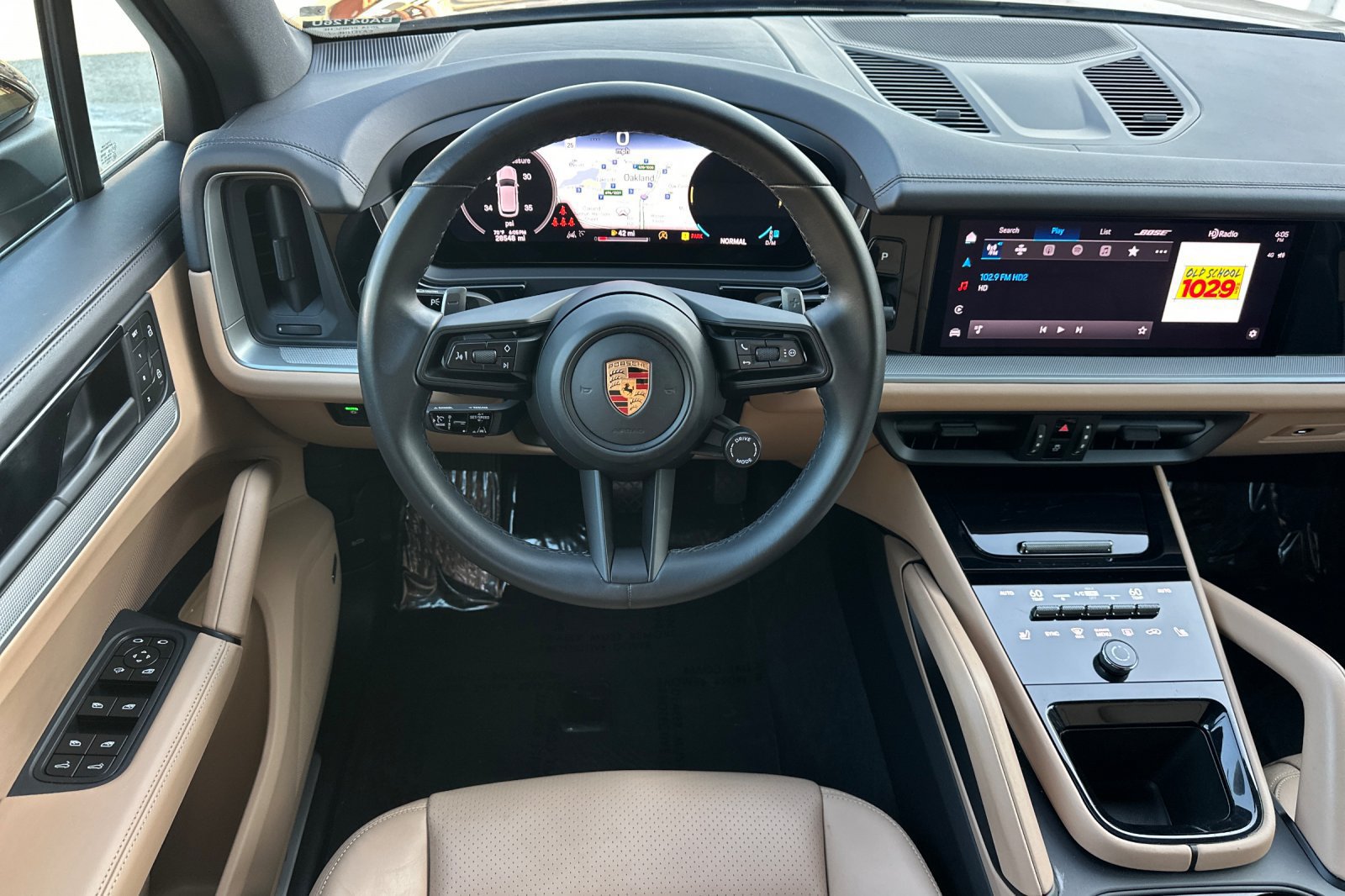 Used 2024 Porsche Cayenne AWD/4WD image 17