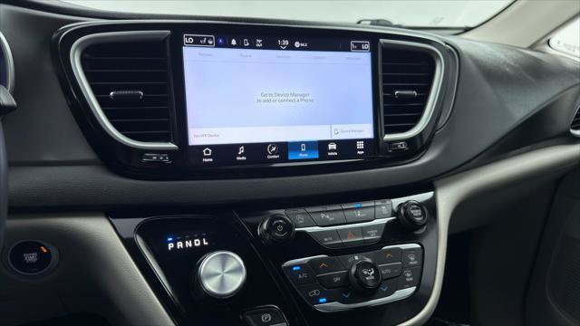 Used 2024 Chrysler Pacifica Touring-L FWD image 30