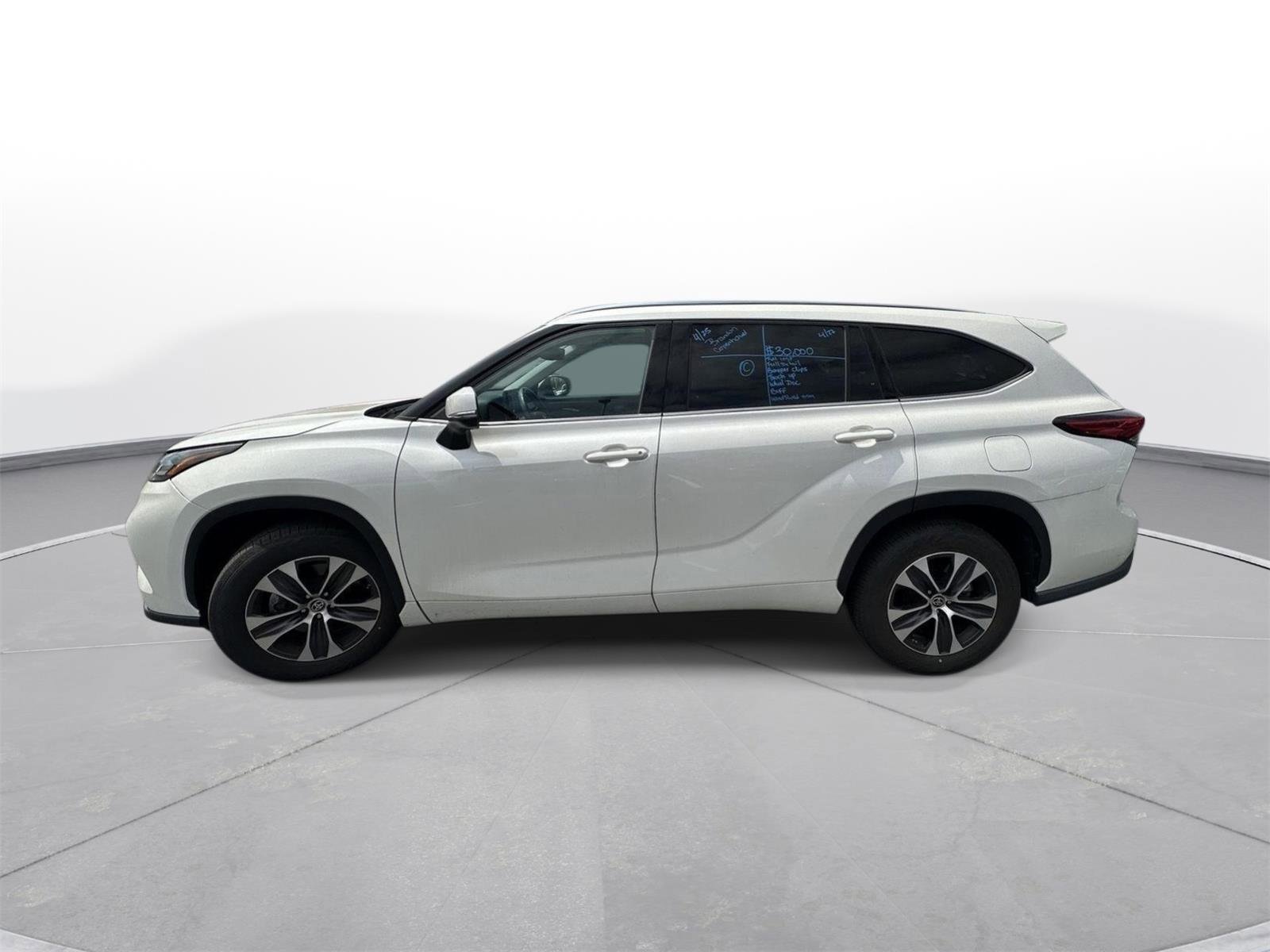 Used 2020 Toyota Highlander XLE FWD image 9