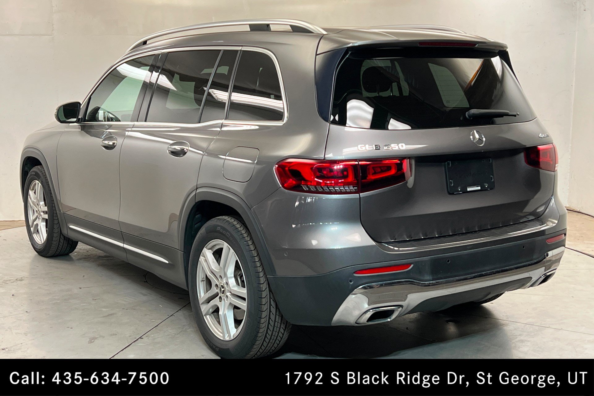 Certified 2022 Mercedes-Benz GLB 250 4MATIC w/ Premium Package Lite image 3
