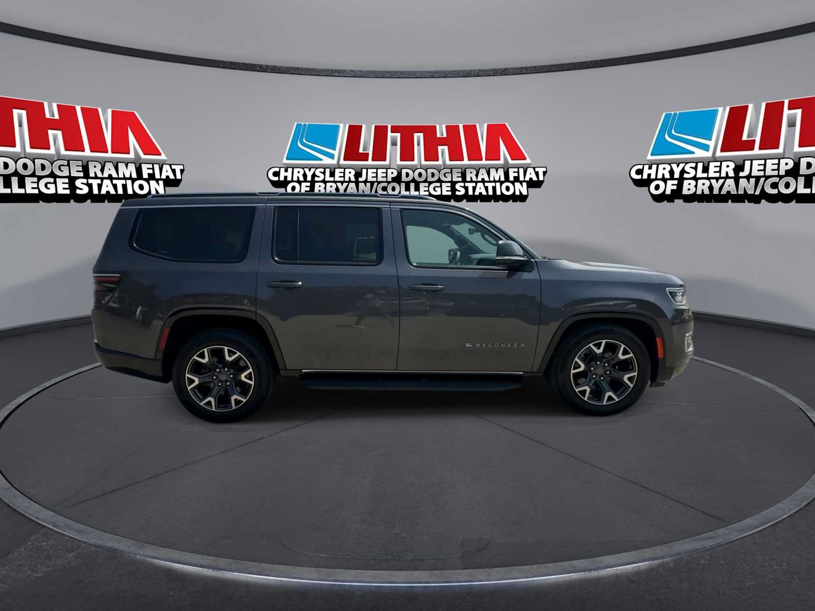 Used 2024 Jeep Wagoneer Series III AWD/4WD image 9