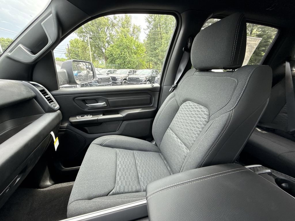 New 2026 RAM 1500 Express AWD/4WD image 30