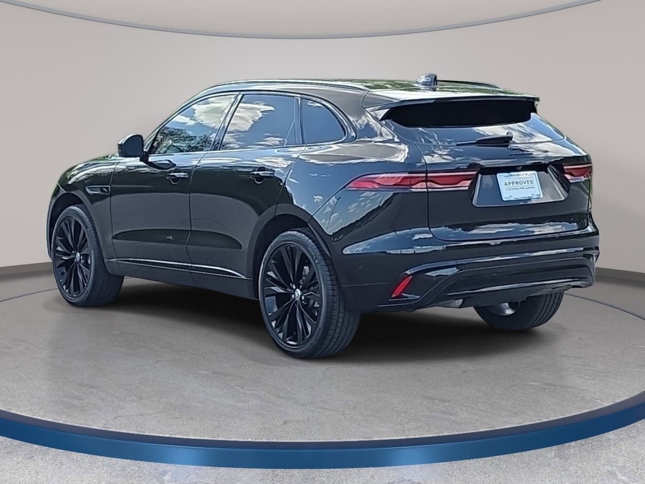 Used 2025 Jaguar F-PACE R-Dynamic S image 7