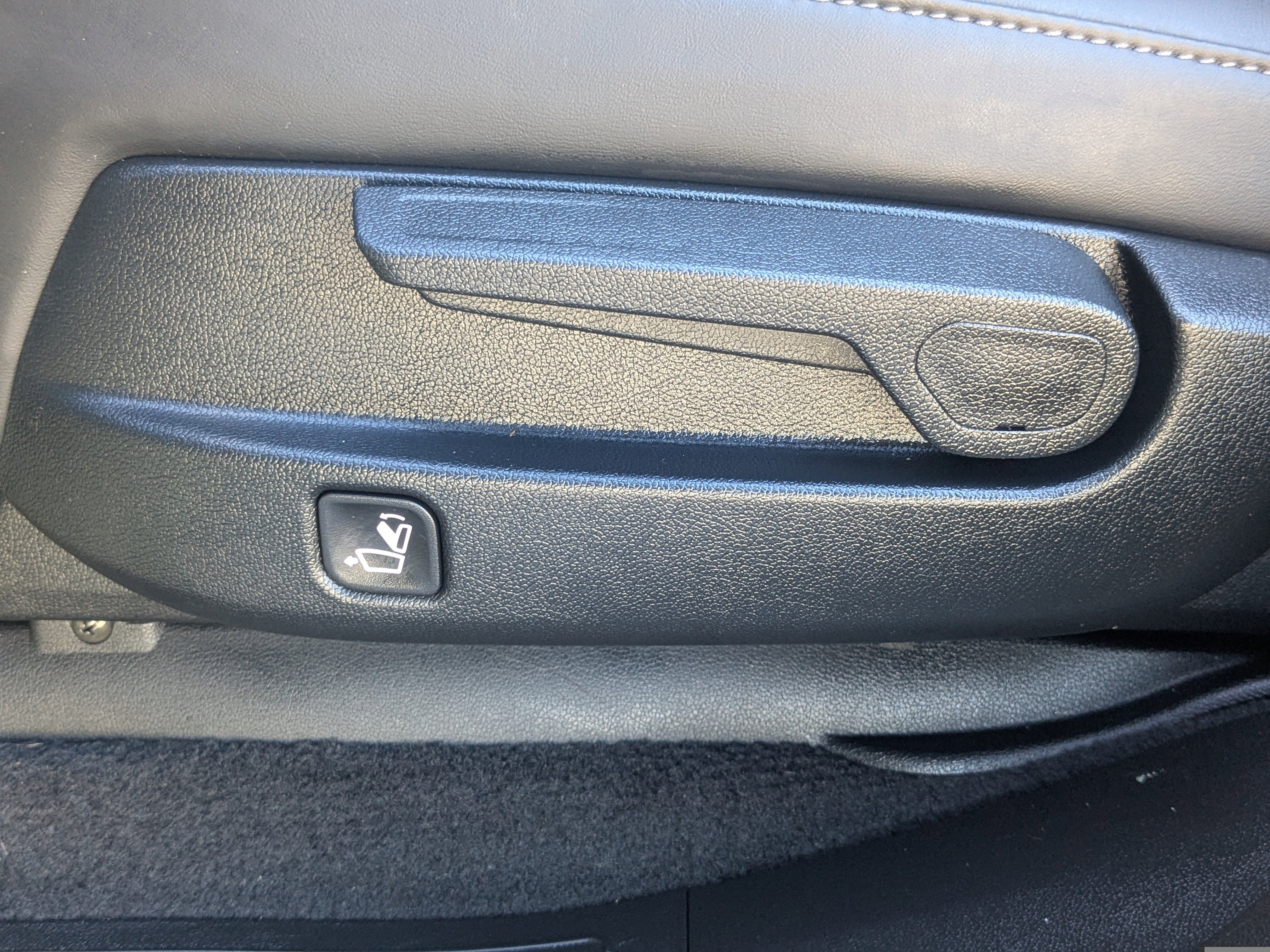 Used 2025 Kia Sorento SX image 19