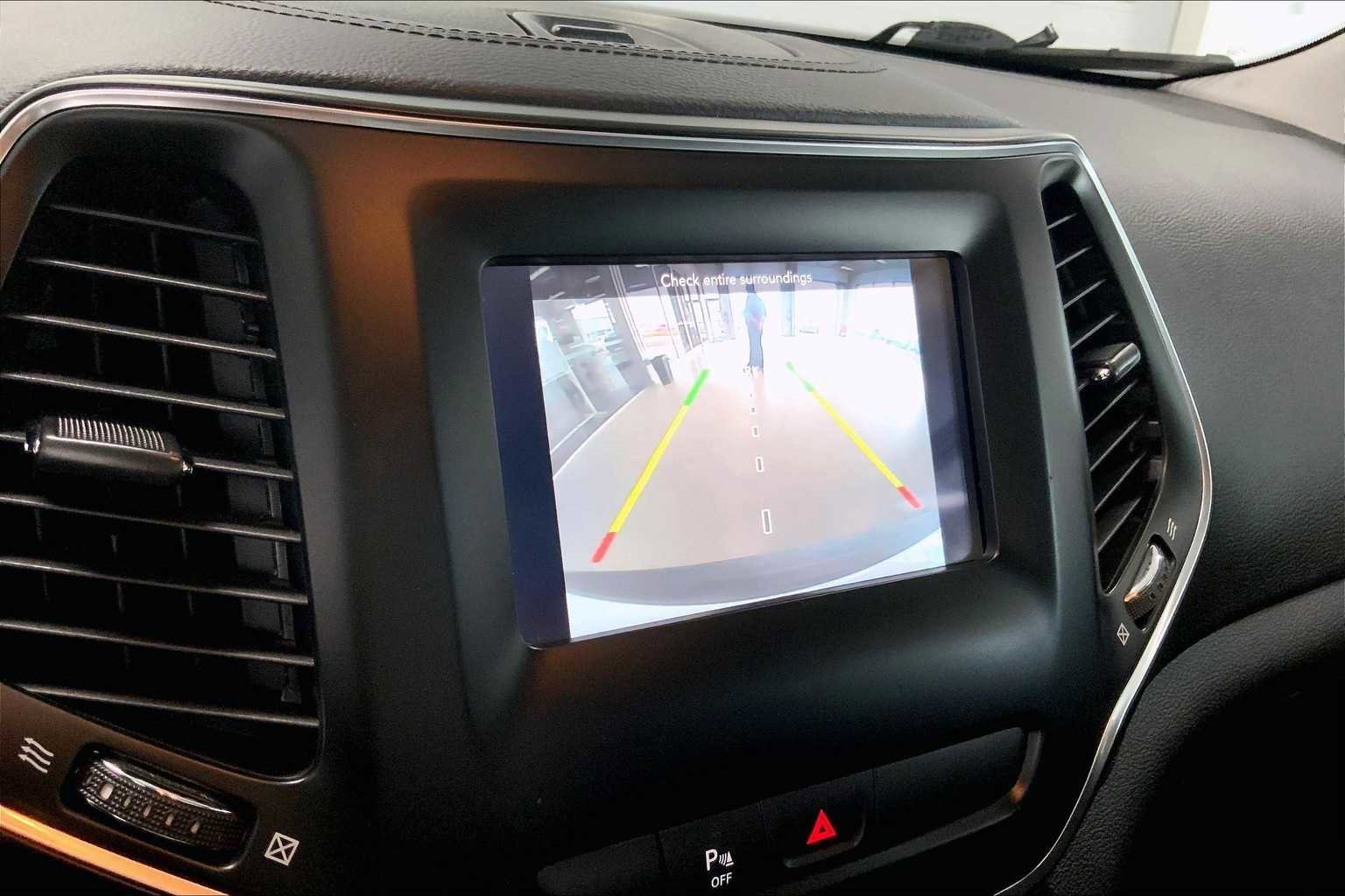 Used 2019 Jeep Cherokee Latitude Plus w/ Cold Weather Group image 24