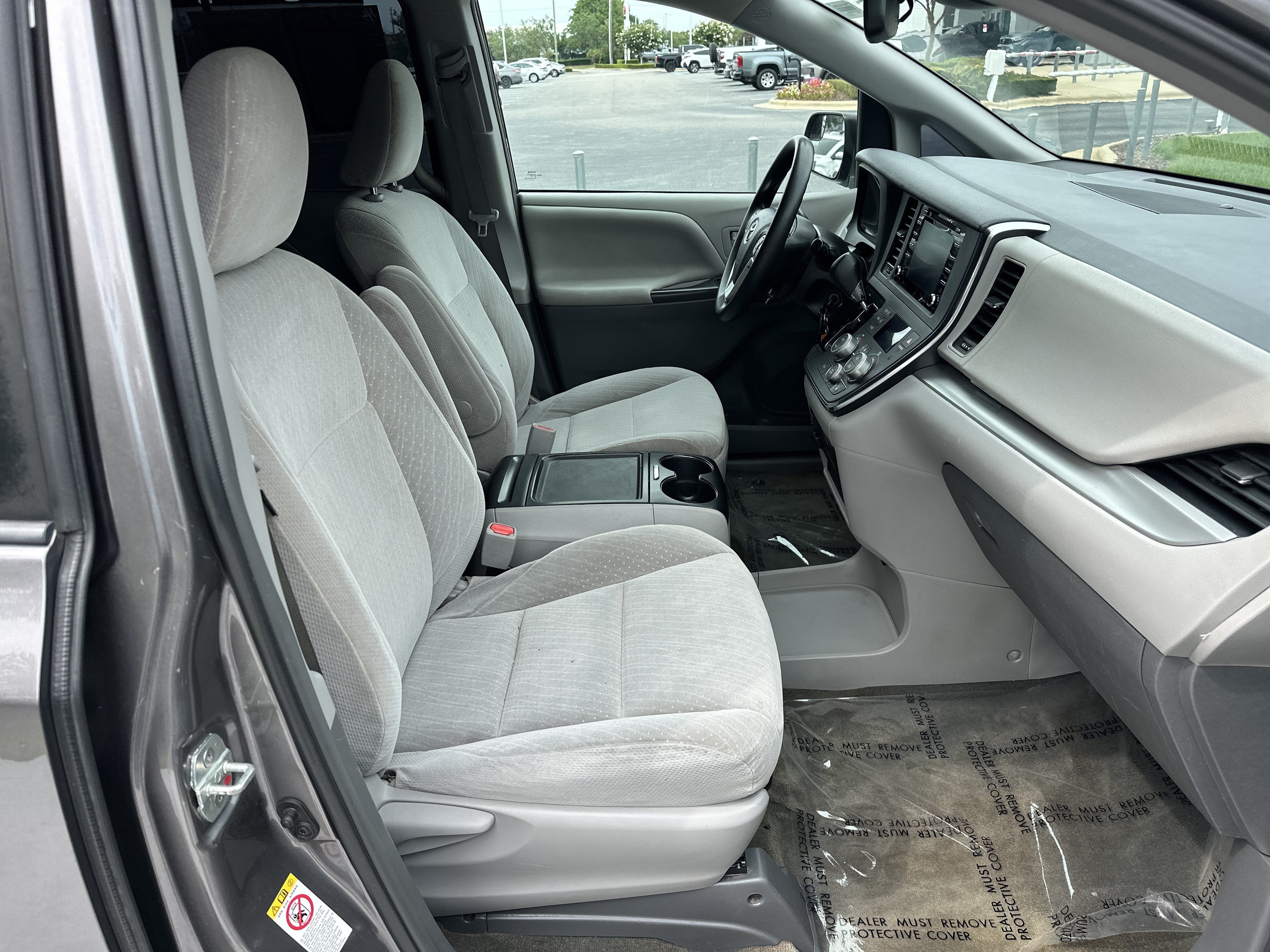 Used 2018 Toyota Sienna LE FWD image 34