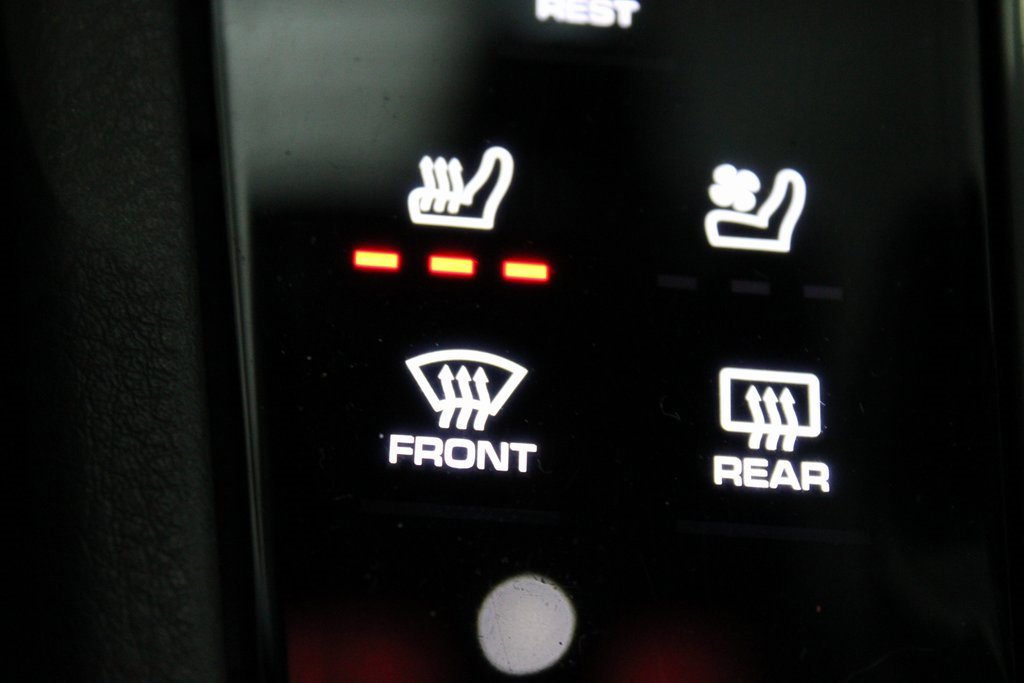 Used 2023 Porsche Cayenne S image 33