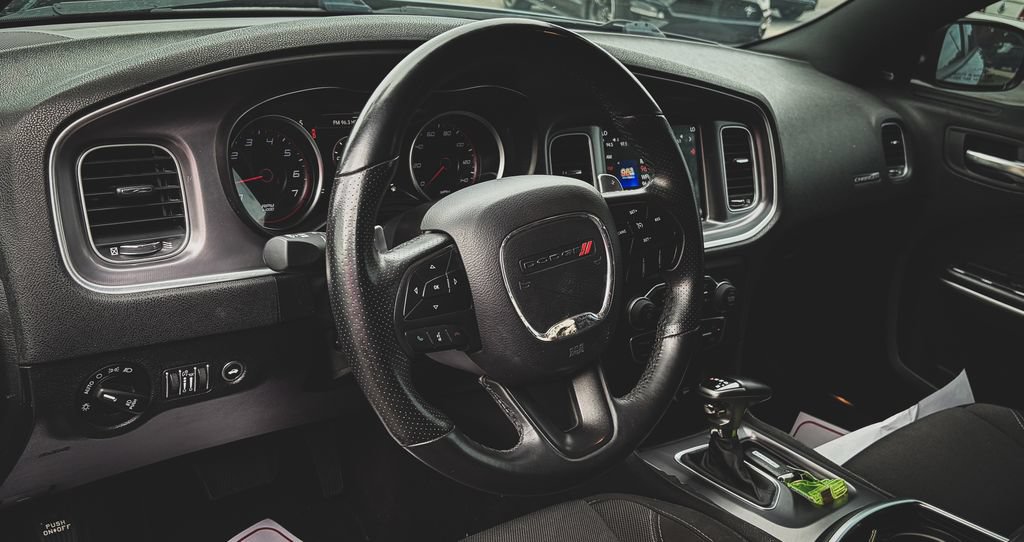 Used 2019 Dodge Charger SXT AWD/4WD image 2