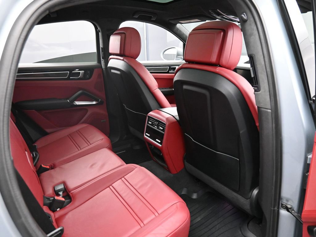 Certified 2022 Porsche Cayenne Turbo AWD/4WD image 28