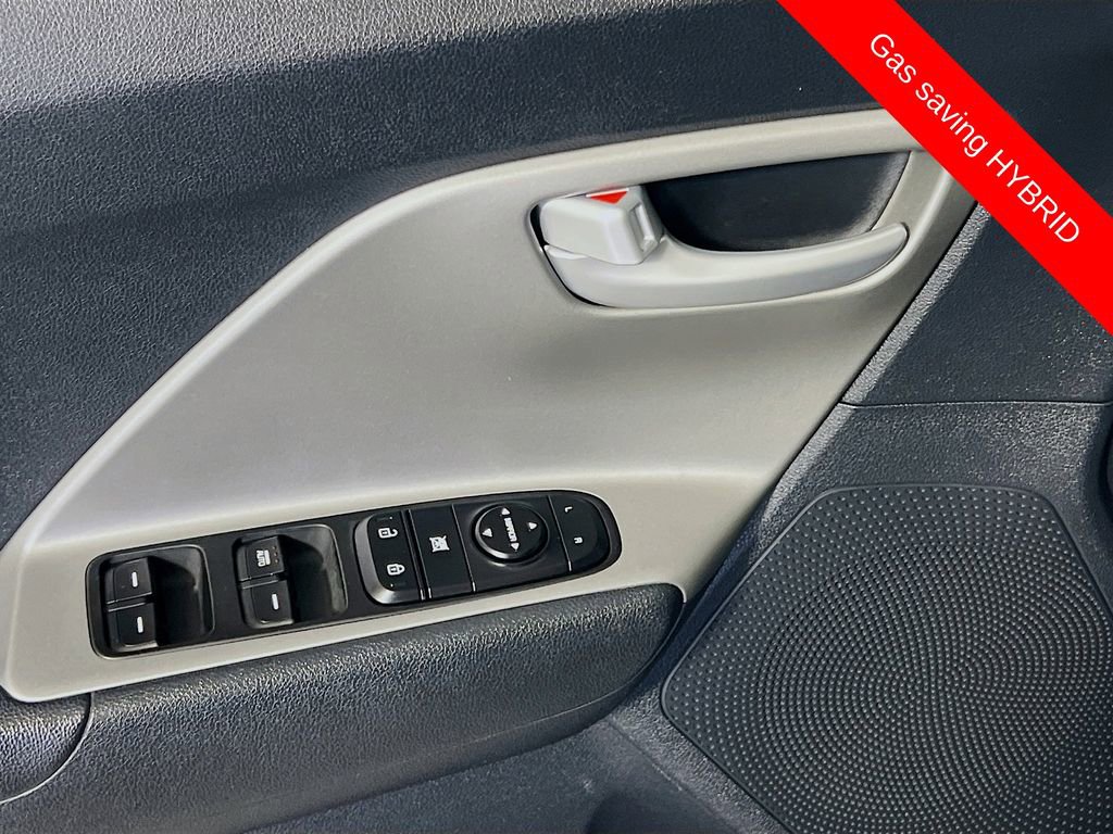 Used 2017 Kia Niro LX image 17