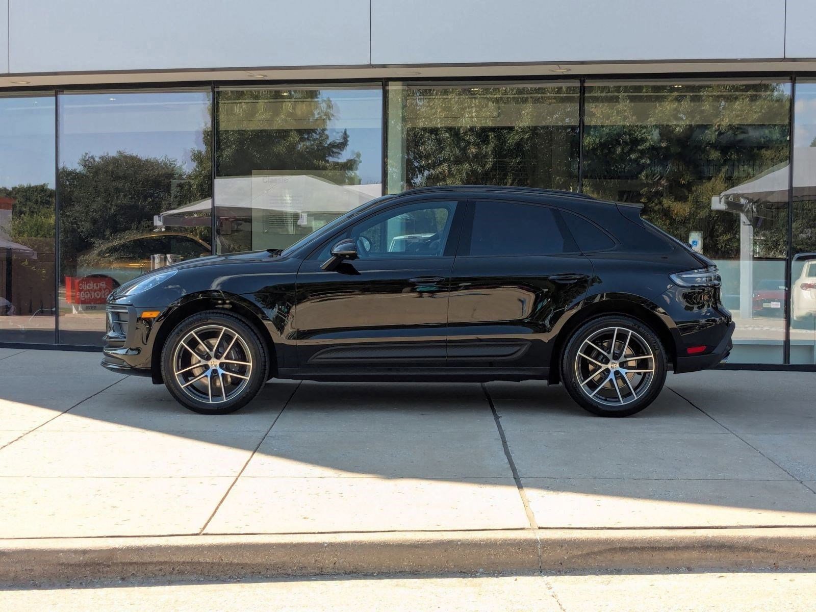 Certified 2026 Porsche Macan AWD/4WD image 2