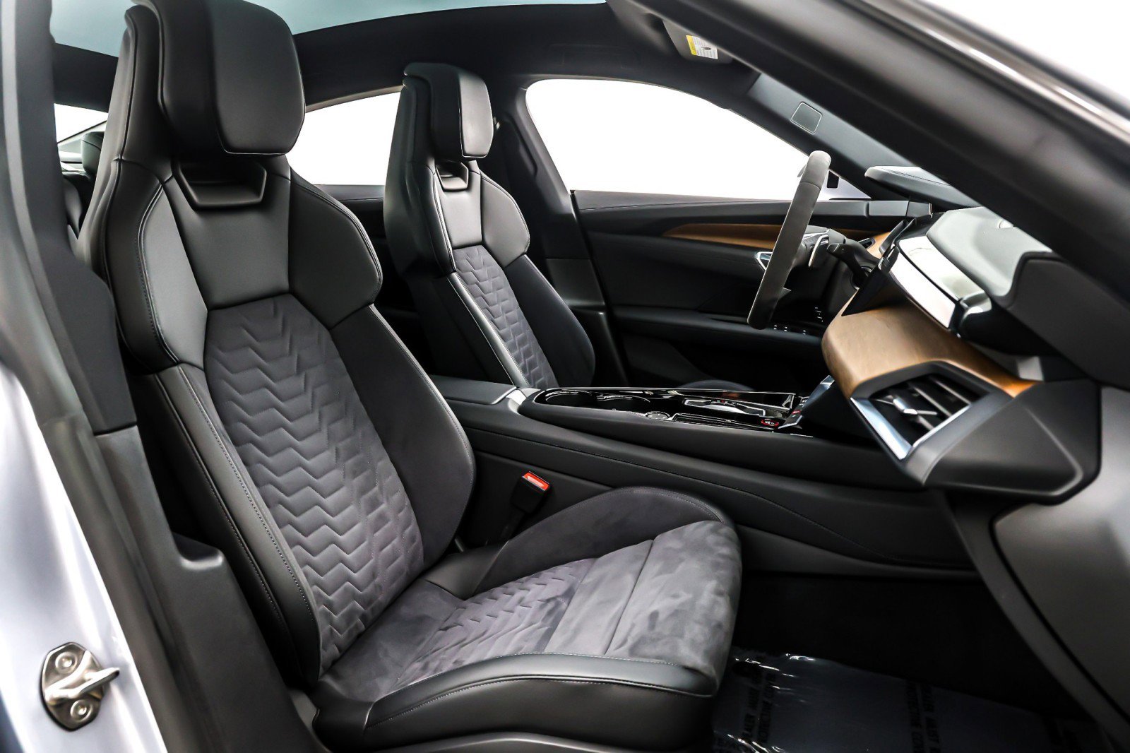 Used 2022 Audi e-tron GT Premium Plus image 8