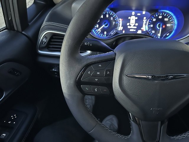 Used 2023 Chrysler Pacifica Limited w/ S Appearance Package image 24