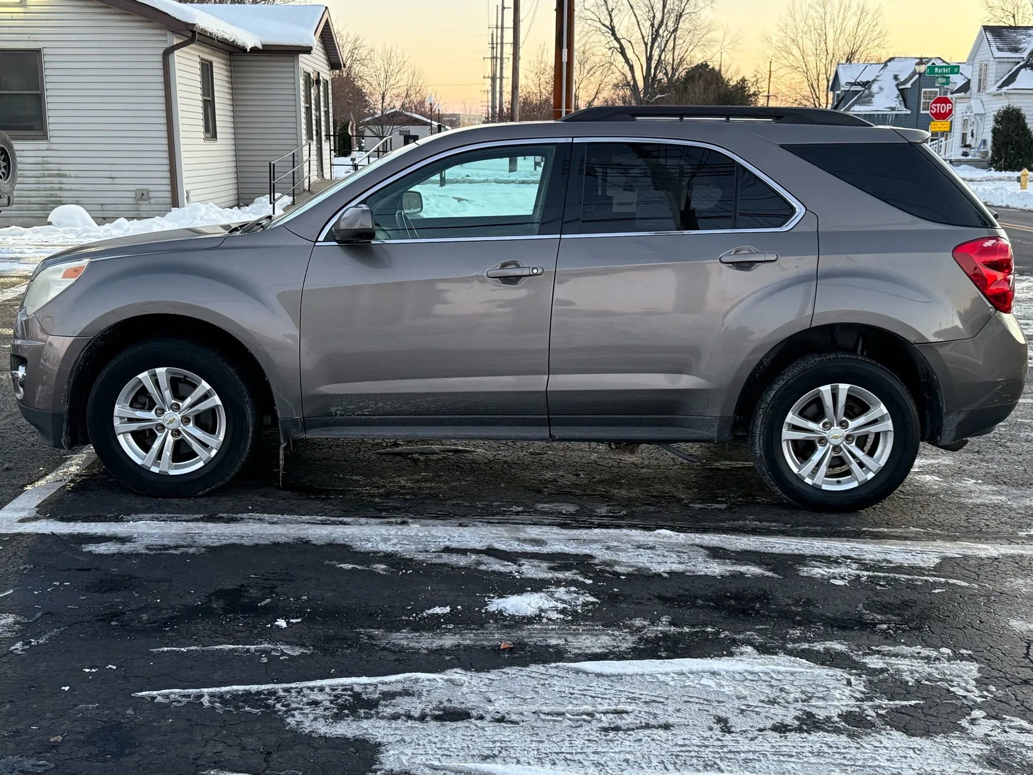 Used 2011 Chevrolet Equinox LT image 2