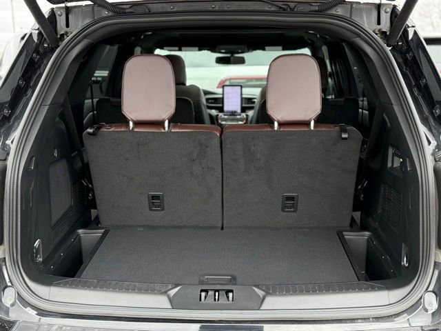 Used 2023 Ford Explorer Platinum w/ Technology Package image 23