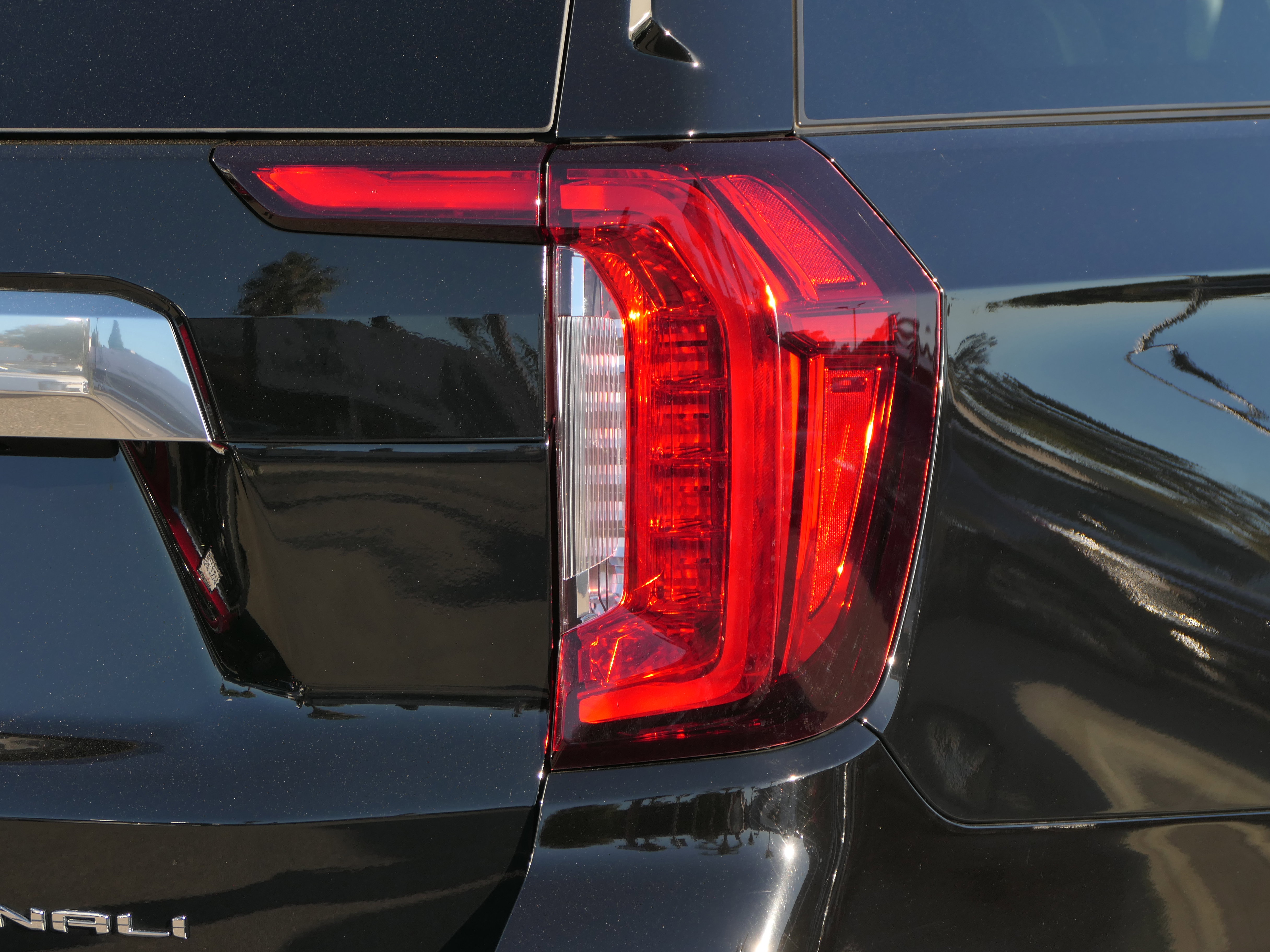 Used 2023 GMC Yukon XL Denali image 5