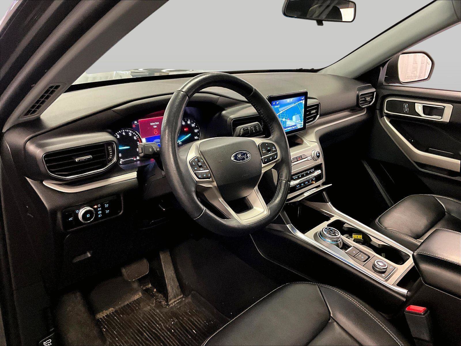 Used 2023 Ford Explorer XLT w/ Equipment Group 202A image 12