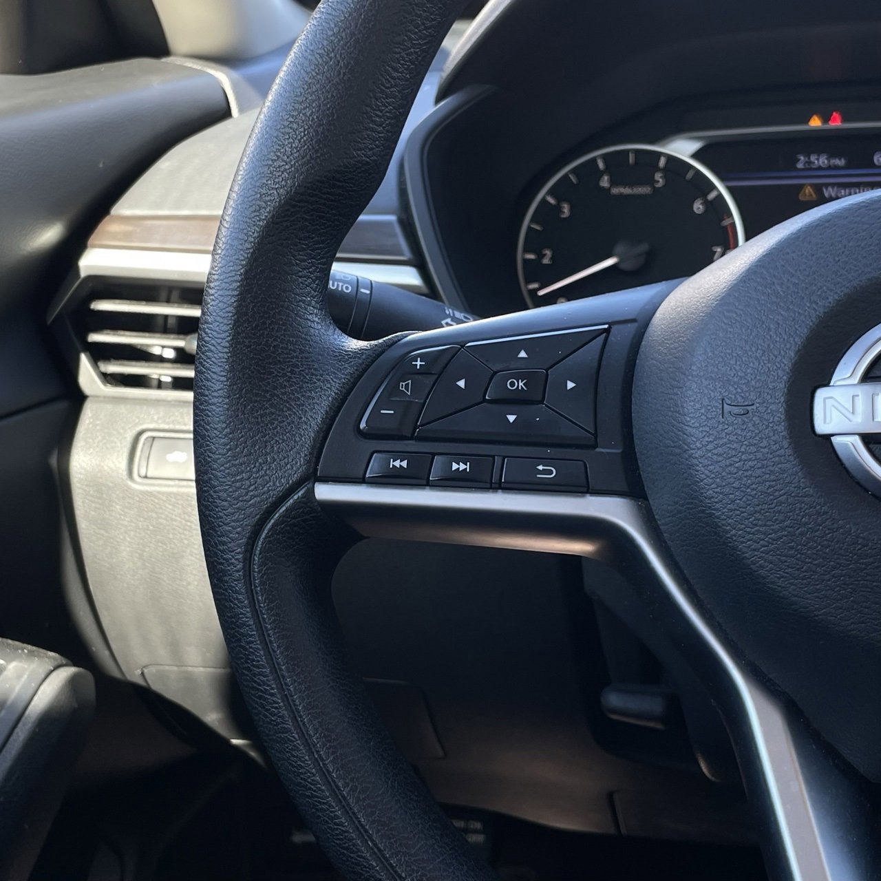 Used 2024 Nissan Altima 2.5 SV image 13