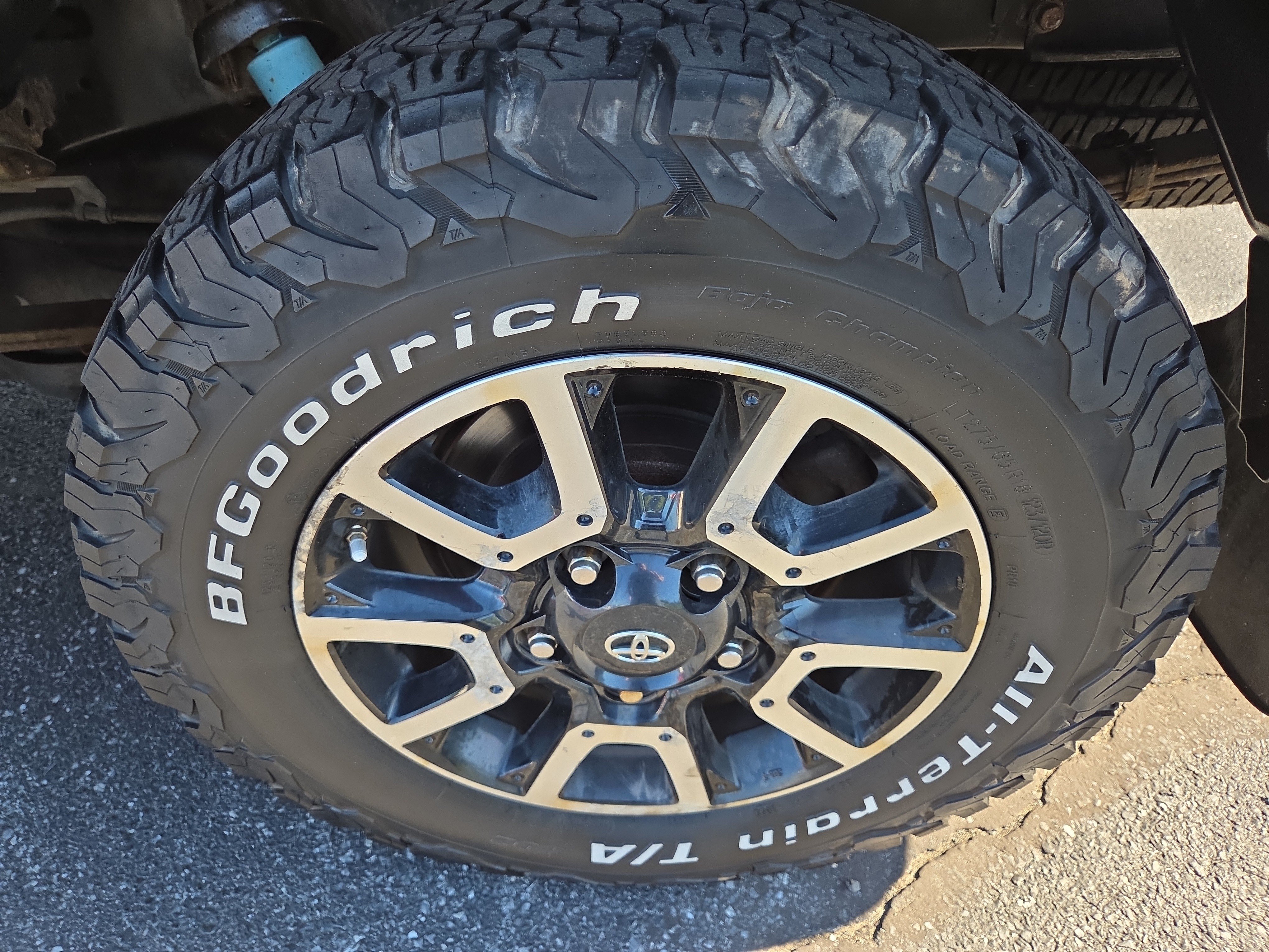 Used 2016 Toyota Tundra Limited w/ Limited Premium Package AWD/4WD image 12