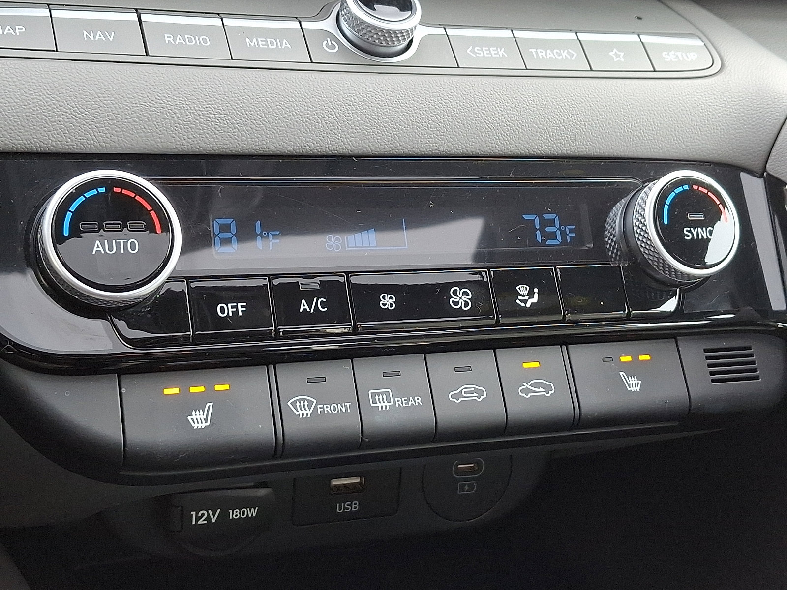 Used 2025 Hyundai Elantra SEL image 16