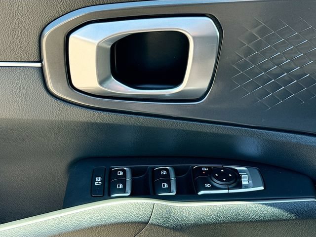 Used 2025 Kia Sorento S AWD/4WD image 19
