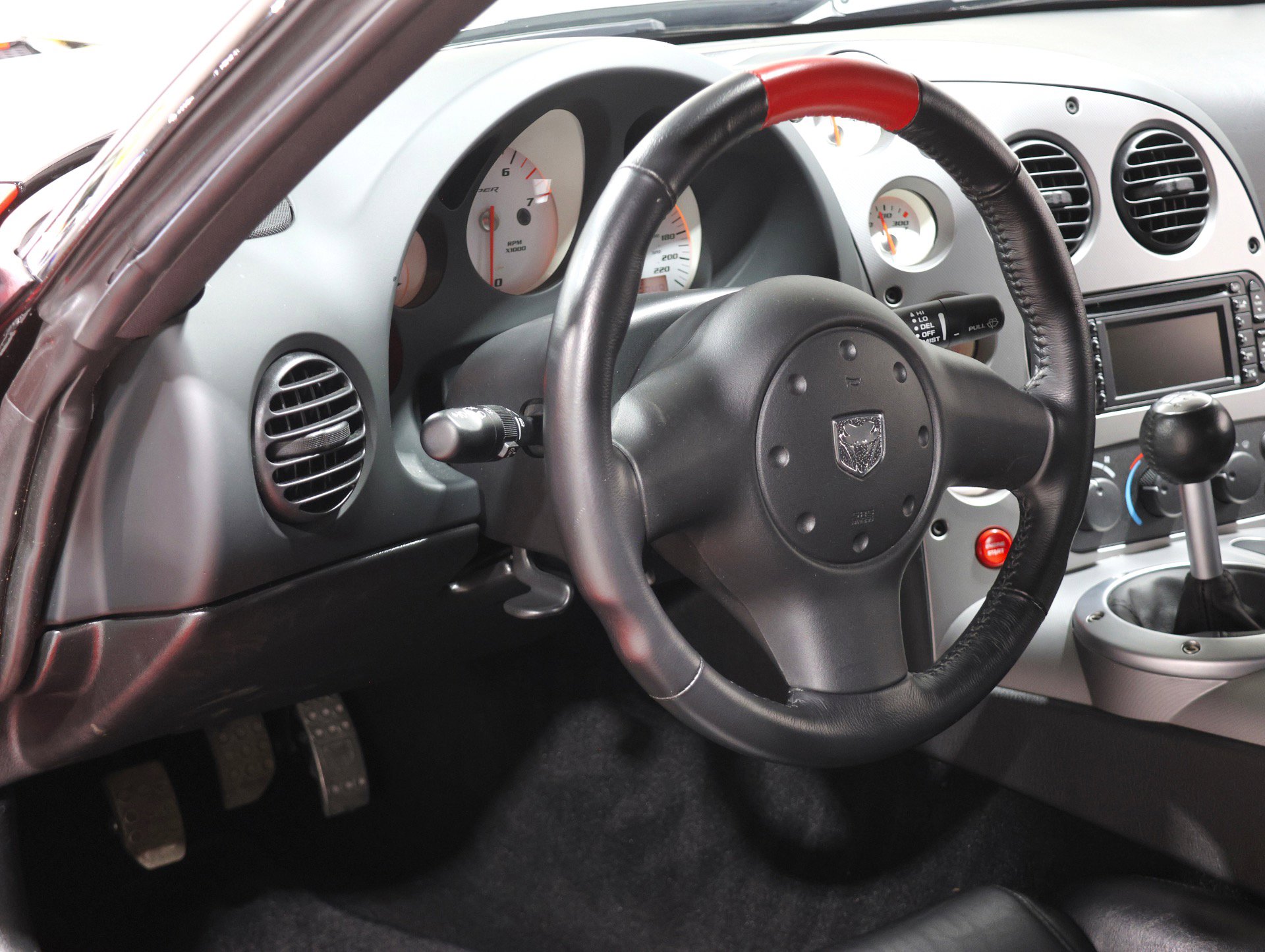 Used 2008 Dodge Viper SRT-10 w/ Competition Group image 2