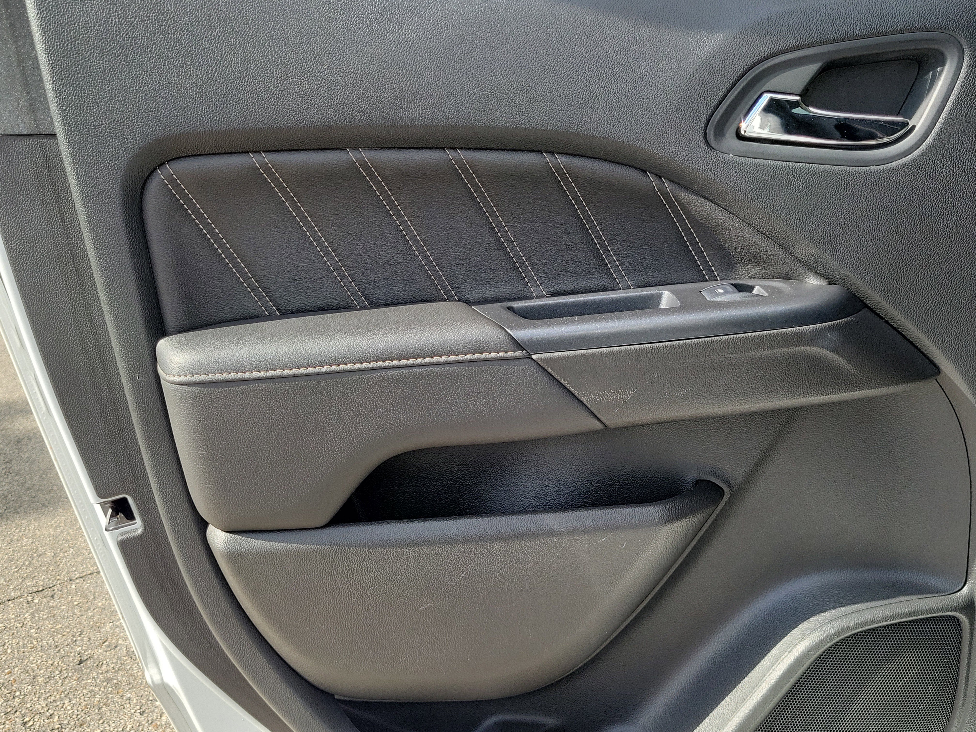 Used 2022 GMC Canyon Denali image 24