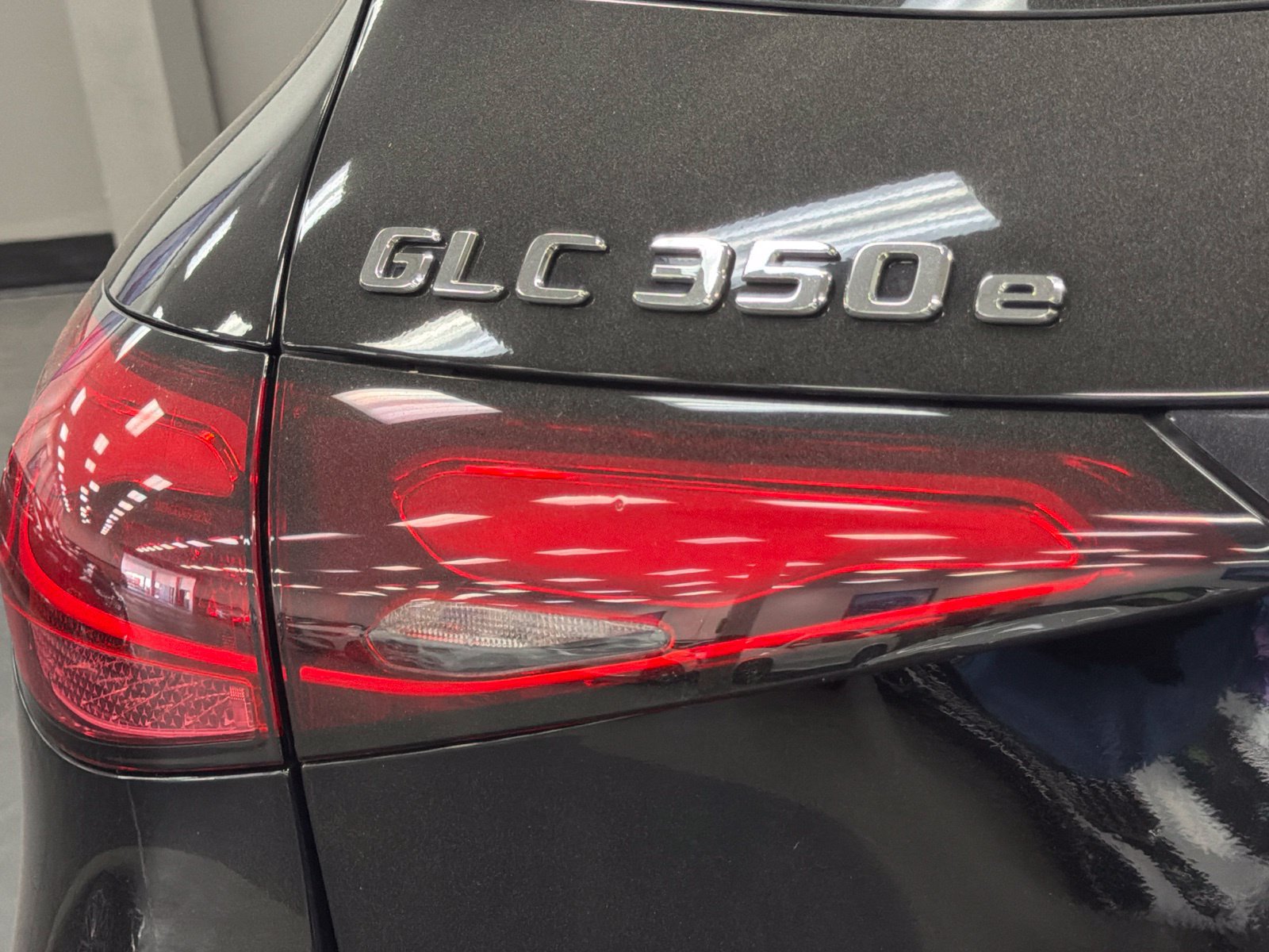 Used 2025 Mercedes-Benz GLC 350e 4MATIC image 14