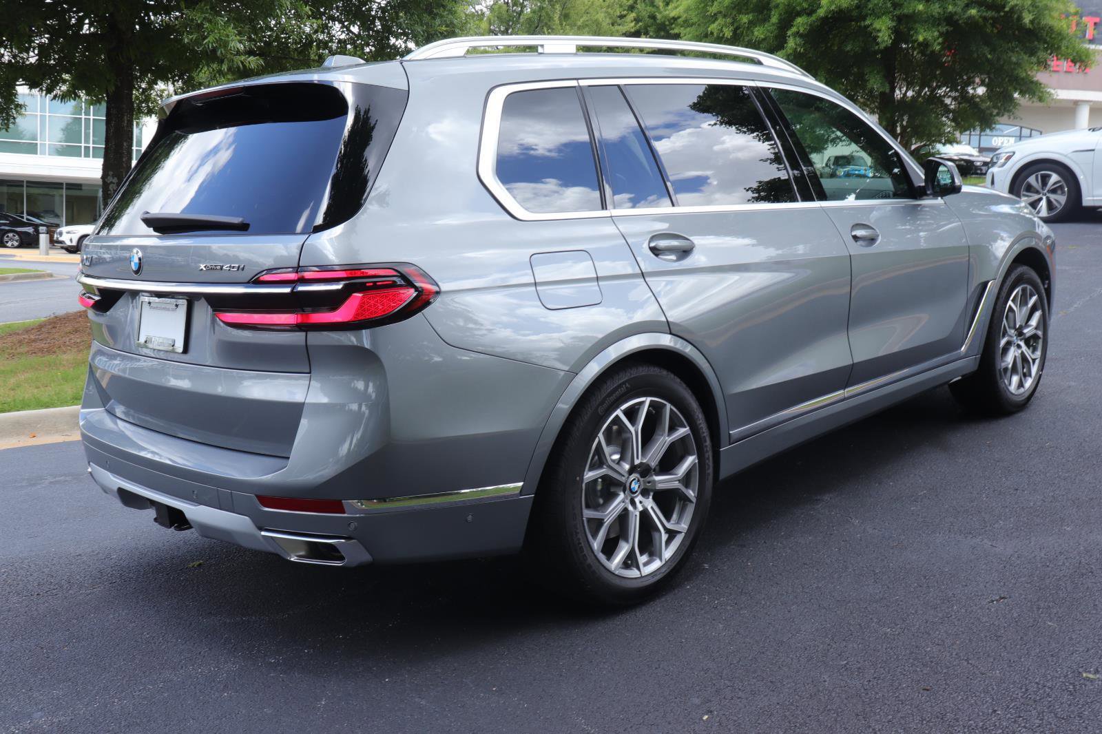 New 2026 BMW X7 xDrive40i w/ Premium Package image 8