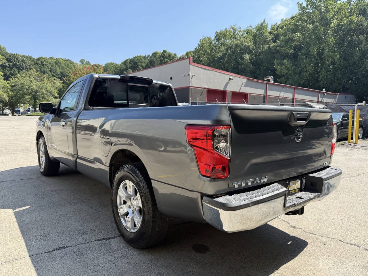 Used 2017 Nissan Titan SV RWD image 12