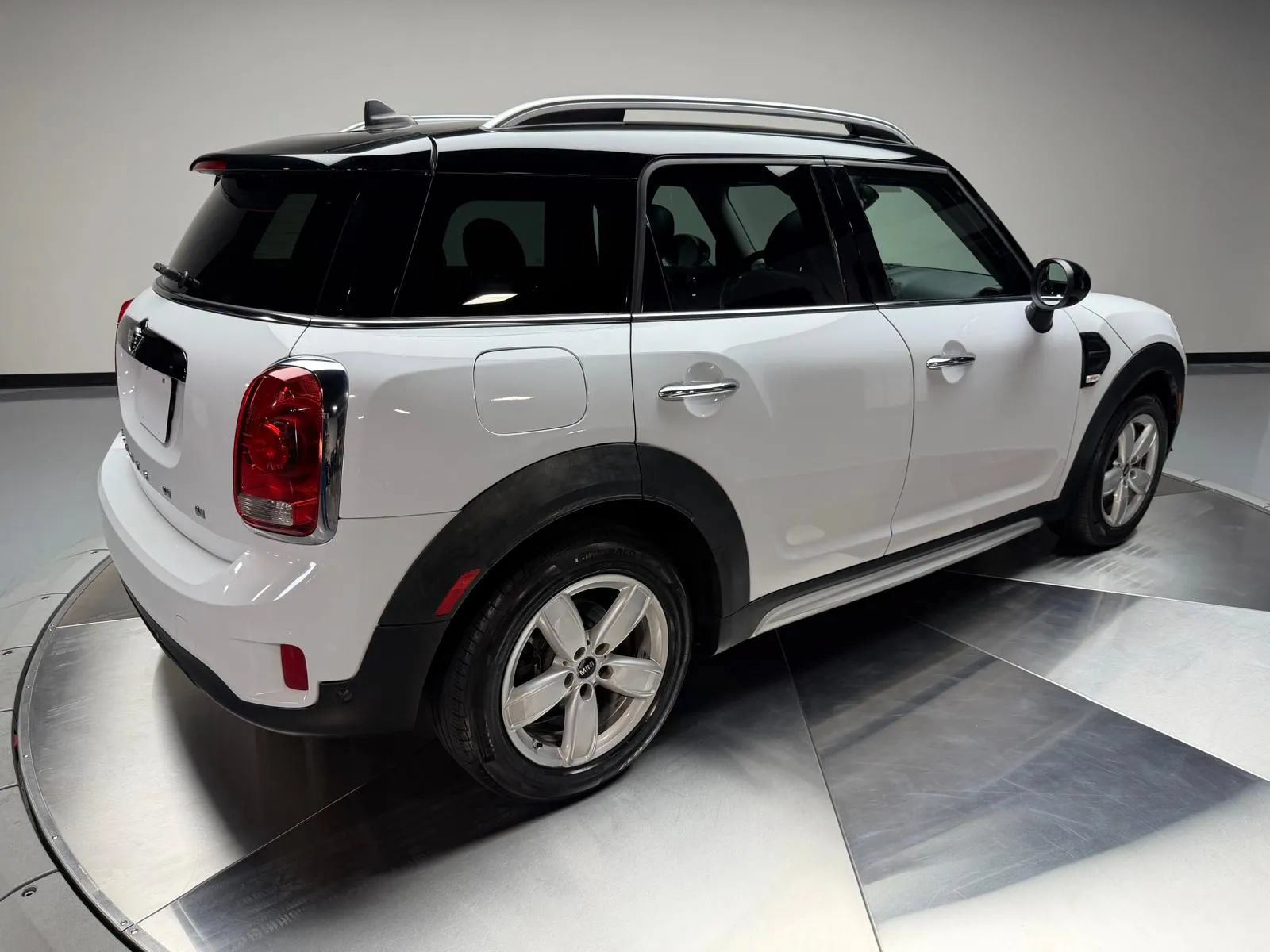 Used 2018 MINI Cooper Countryman FWD image 2