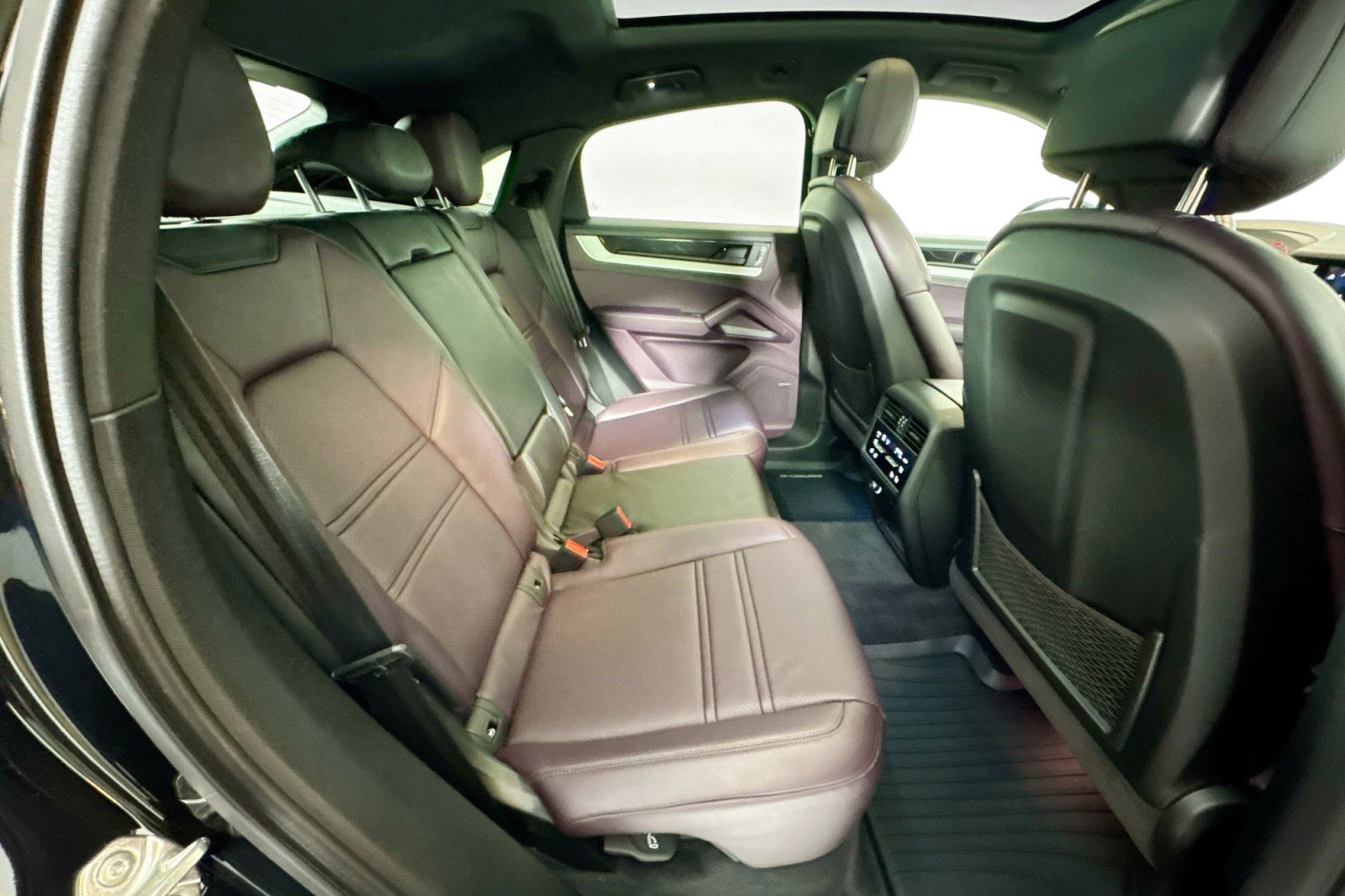 Used 2024 Porsche Cayenne S image 25