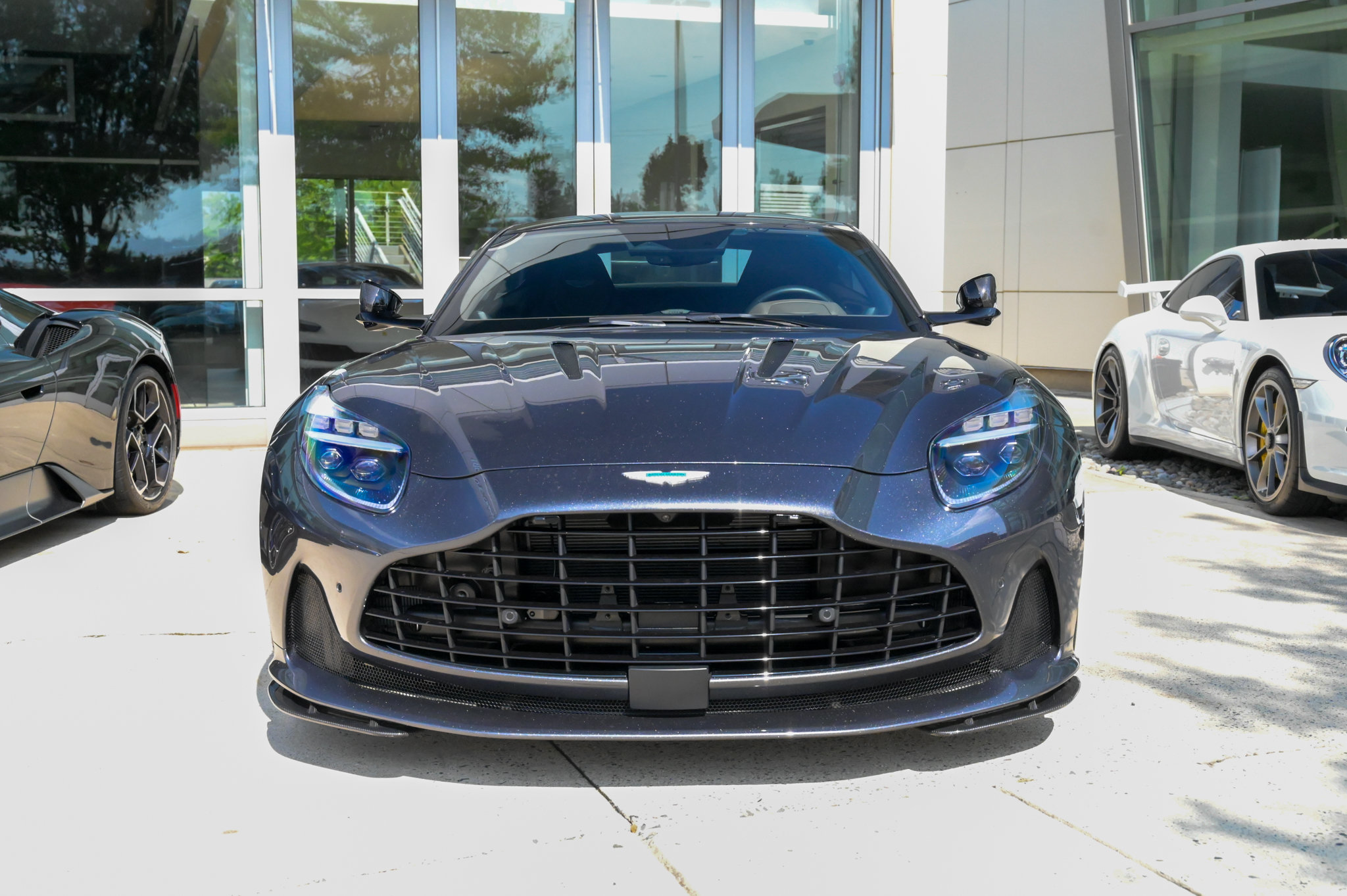 Used 2024 Aston Martin DB12 Coupe RWD image 2