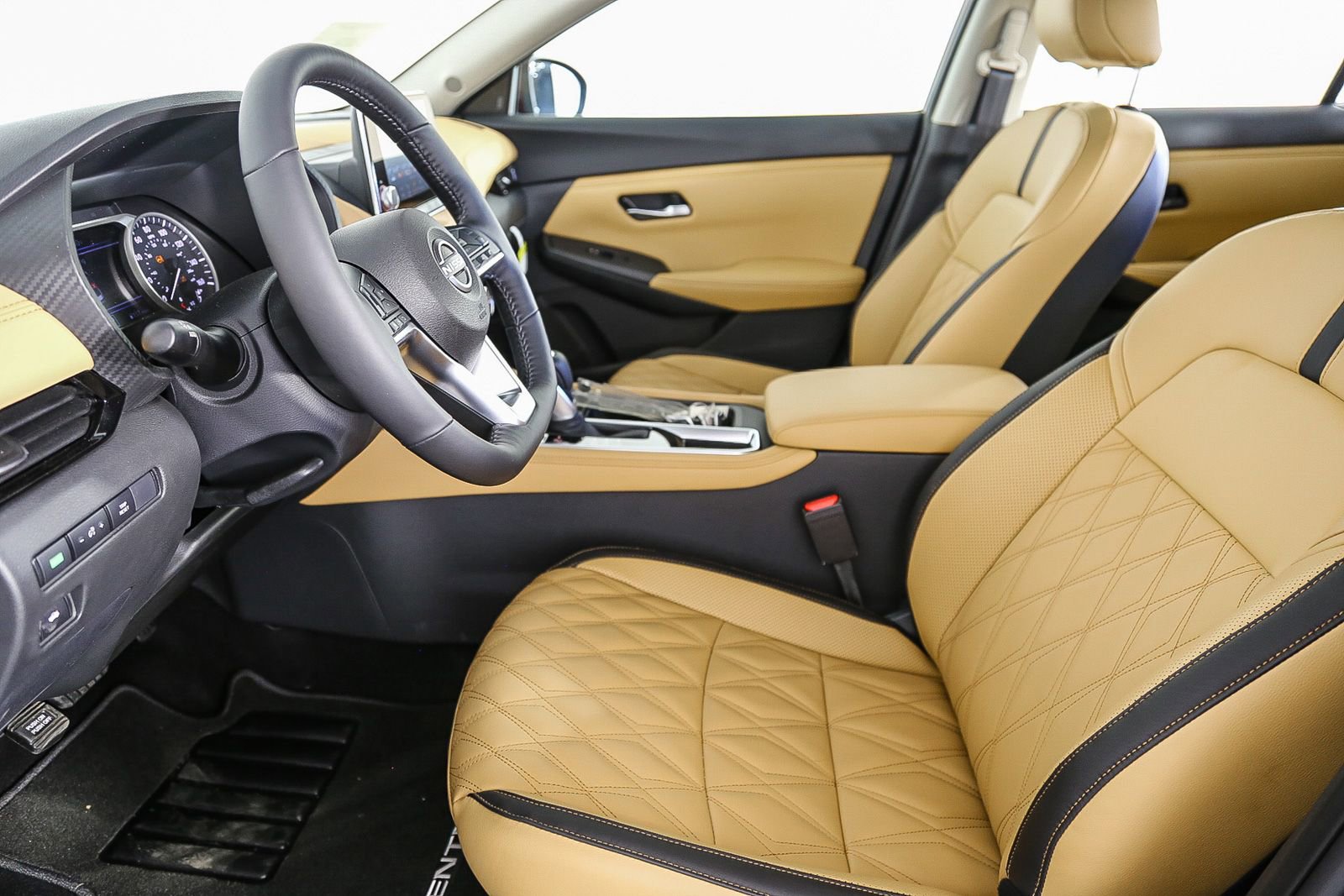 Used 2025 Nissan Sentra SV w/ SV Premium Package FWD image 18