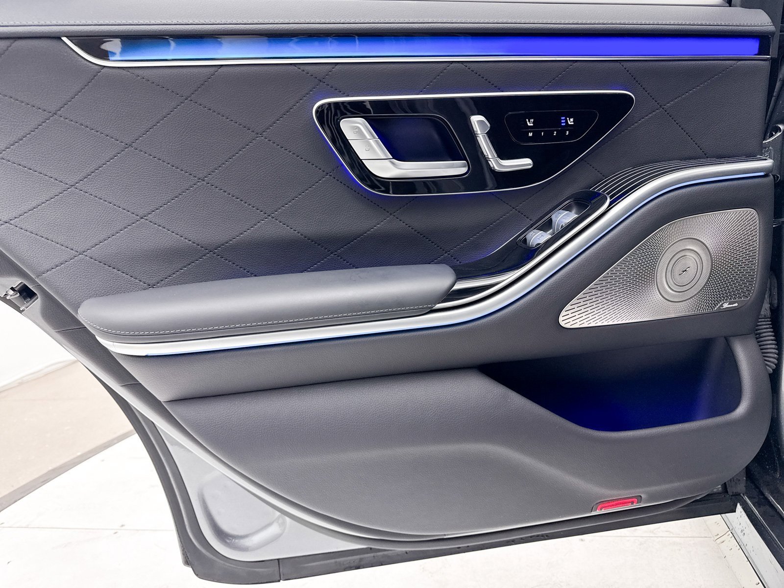 Used 2023 Mercedes-Benz S 500 4MATIC w/ AMG Line image 30