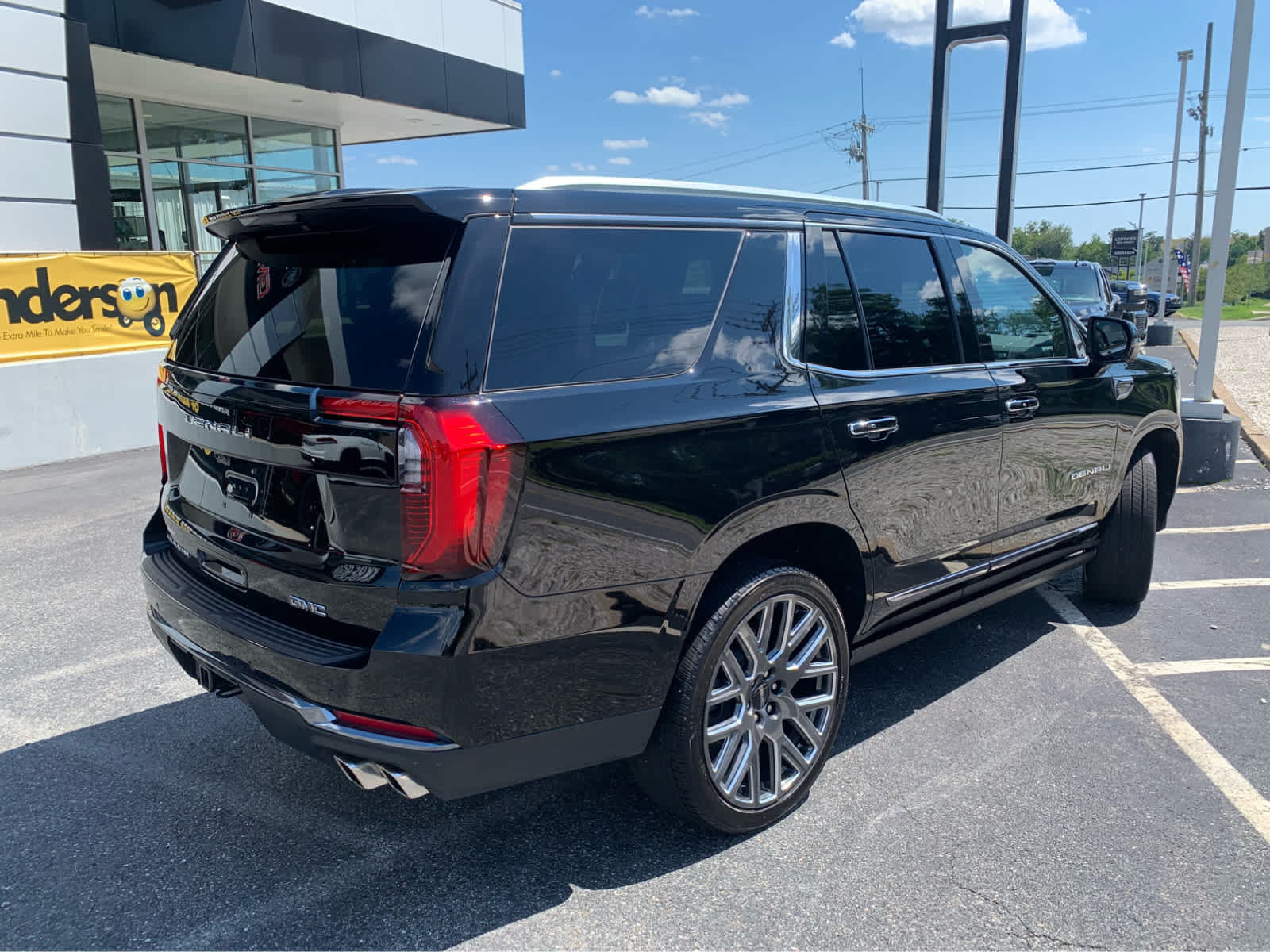 Used 2025 GMC Yukon Denali Ultimate AWD/4WD image 8