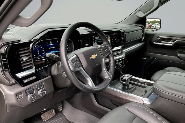 Used 2024 Chevrolet Silverado 1500 LTZ w/ LTZ Premium Package AWD/4WD image 18