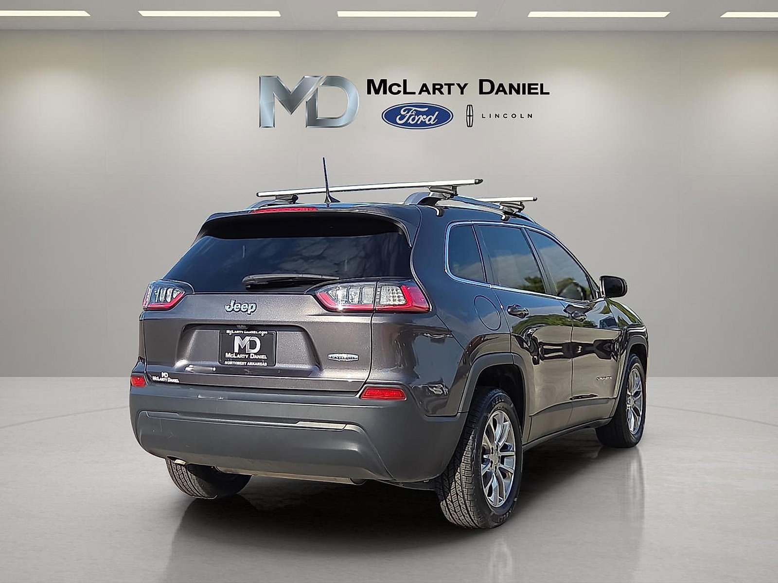 Used 2019 Jeep Cherokee Latitude Plus w/ Comfort/Convenience Group FWD image 5