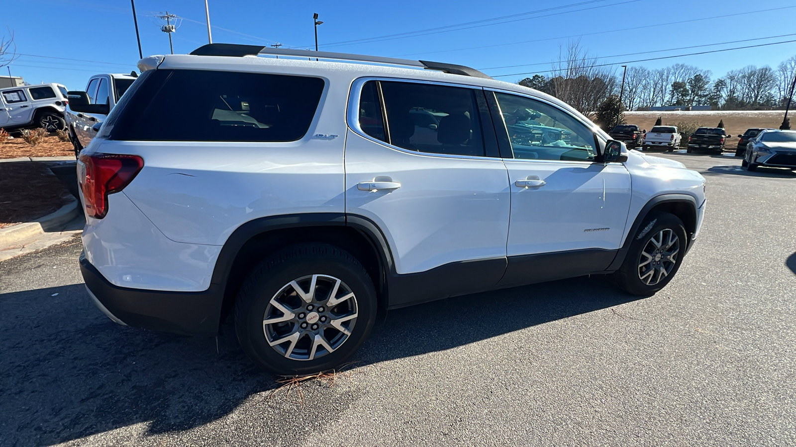 Used 2023 GMC Acadia SLT image 8