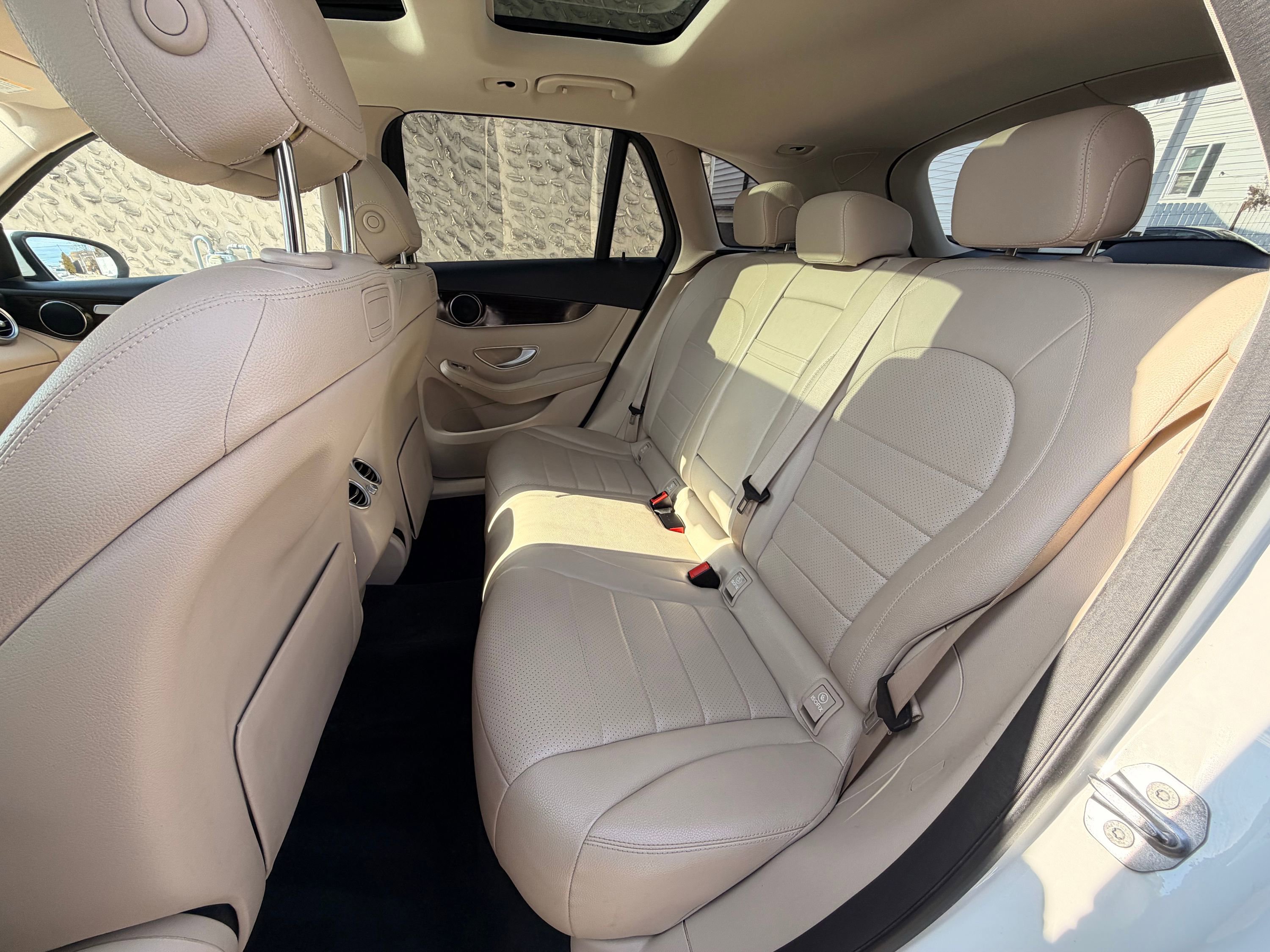Used 2019 Mercedes-Benz GLC 300 4MATIC image 27