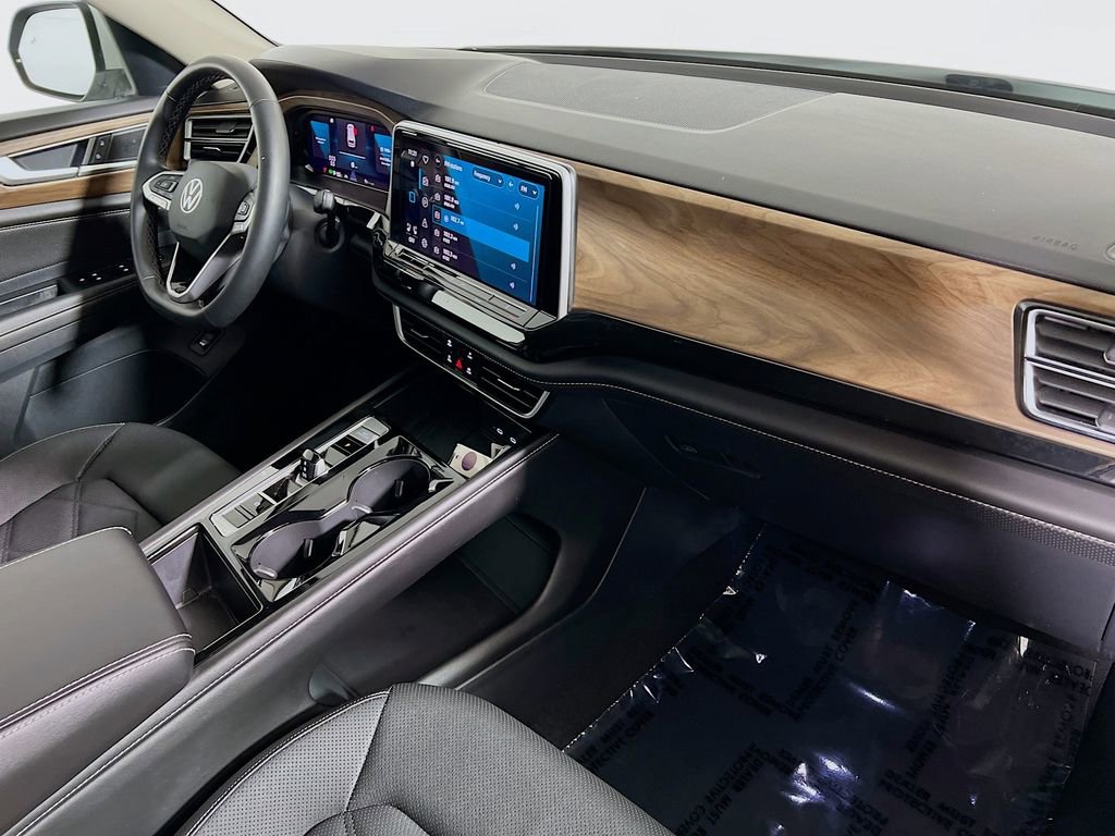 Used 2025 Volkswagen Atlas SE image 26